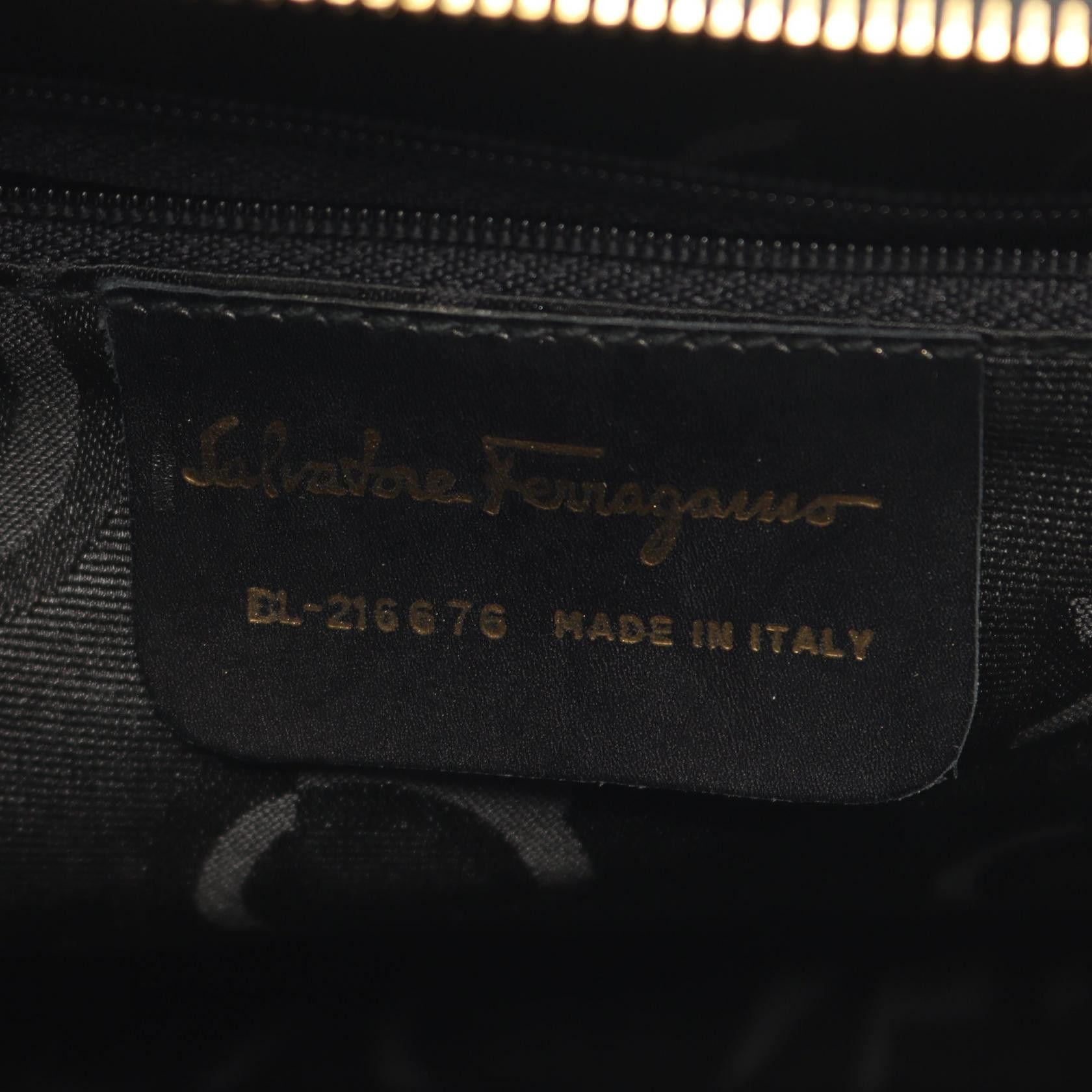 Salvatore Ferragamo Salvatore Ferragamo Salvatore Ferragamo Vara Ribbon Leather Shoulder Bag Leather Shoulder Bag DUTY FREE for USA Size ONE SIZE - 4 Thumbnail