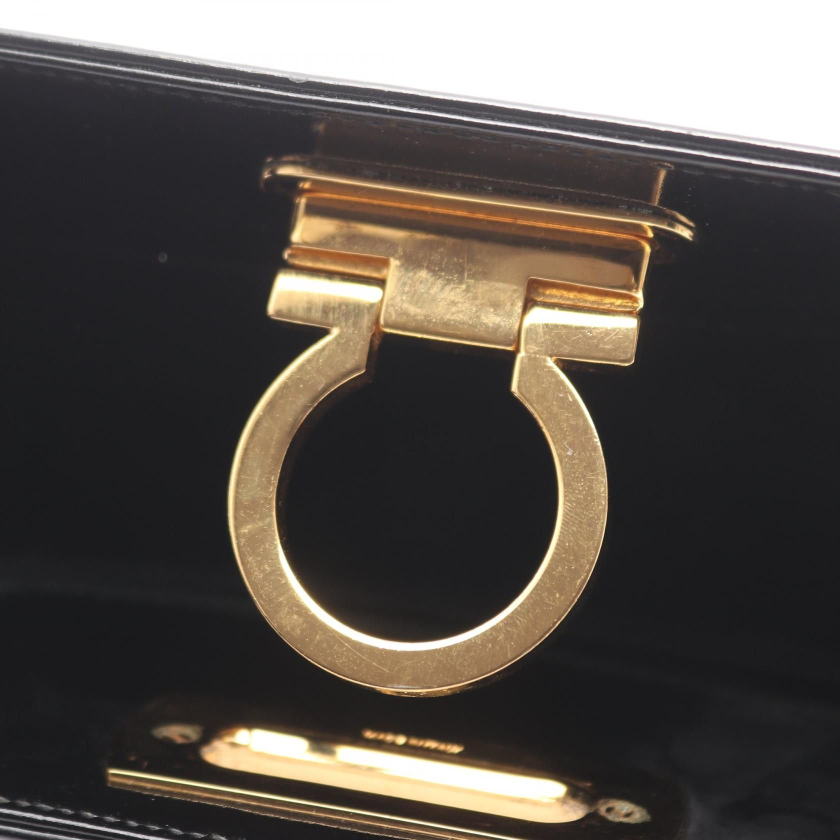 Salvatore Ferragamo Salvatore Ferragamo Salvatore Ferragamo Gancini patent leather shoulder bag Leather Shoulder Bag 210587 DUTY FREE for USA Size ONE SIZE - 8 Thumbnail