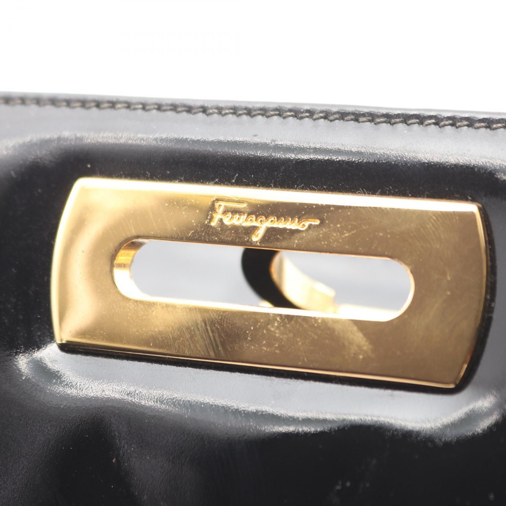 Salvatore Ferragamo Salvatore Ferragamo Salvatore Ferragamo Gancini patent leather shoulder bag Leather Shoulder Bag 210587 DUTY FREE for USA Size ONE SIZE - 7 Thumbnail