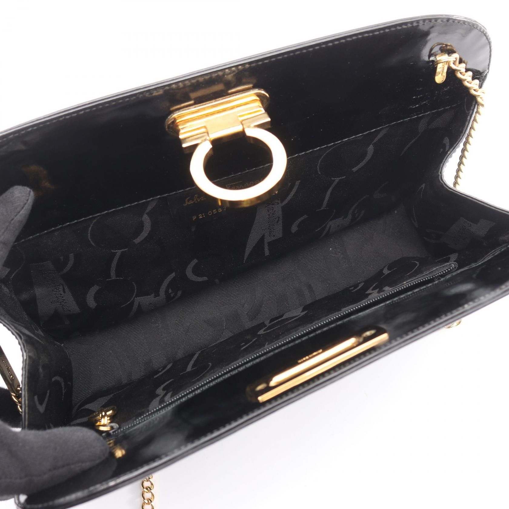 Salvatore Ferragamo Salvatore Ferragamo Salvatore Ferragamo Gancini patent leather shoulder bag Leather Shoulder Bag 210587 DUTY FREE for USA Size ONE SIZE - 3 Thumbnail