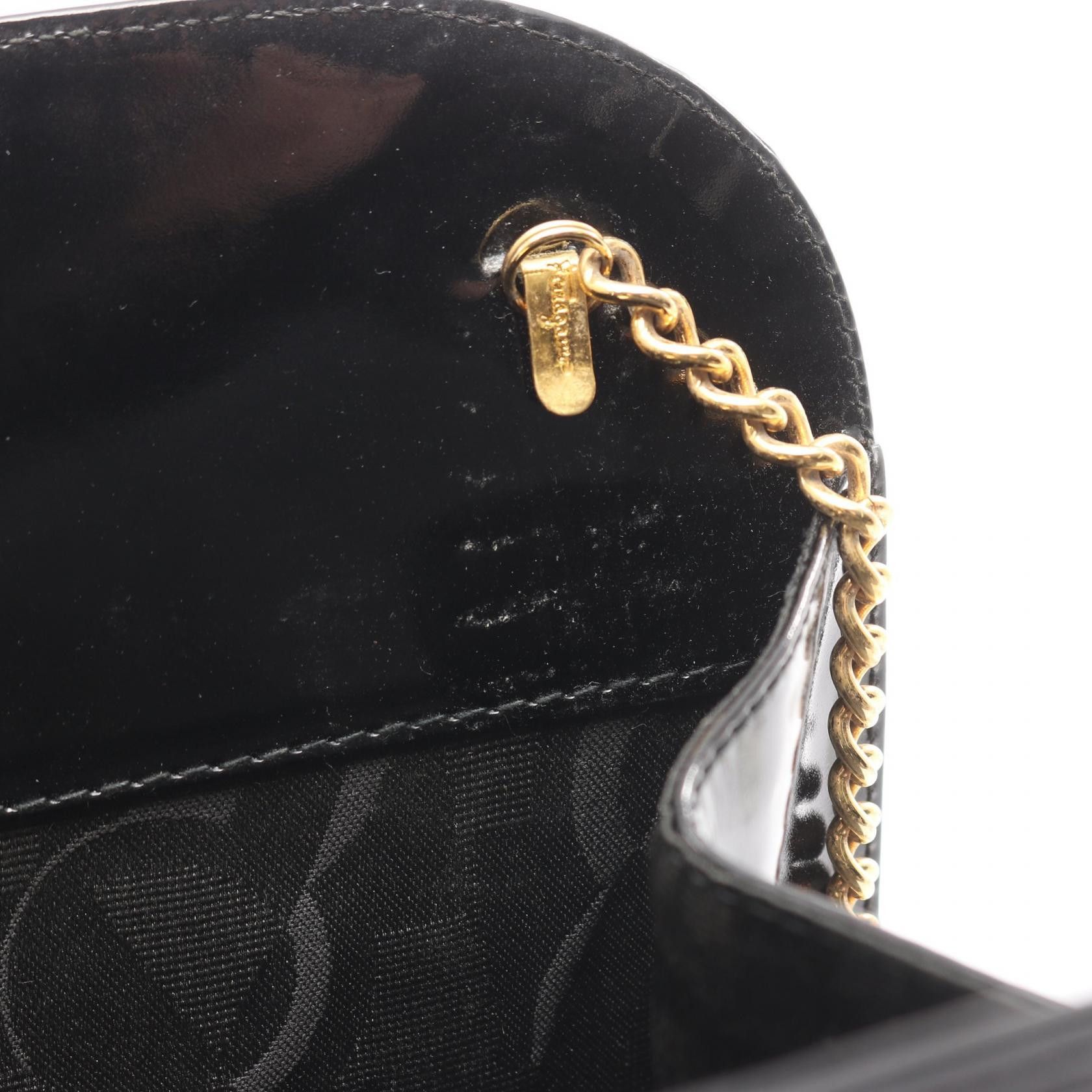 Salvatore Ferragamo Salvatore Ferragamo Salvatore Ferragamo Gancini patent leather shoulder bag Leather Shoulder Bag 210587 DUTY FREE for USA Size ONE SIZE - 5 Thumbnail