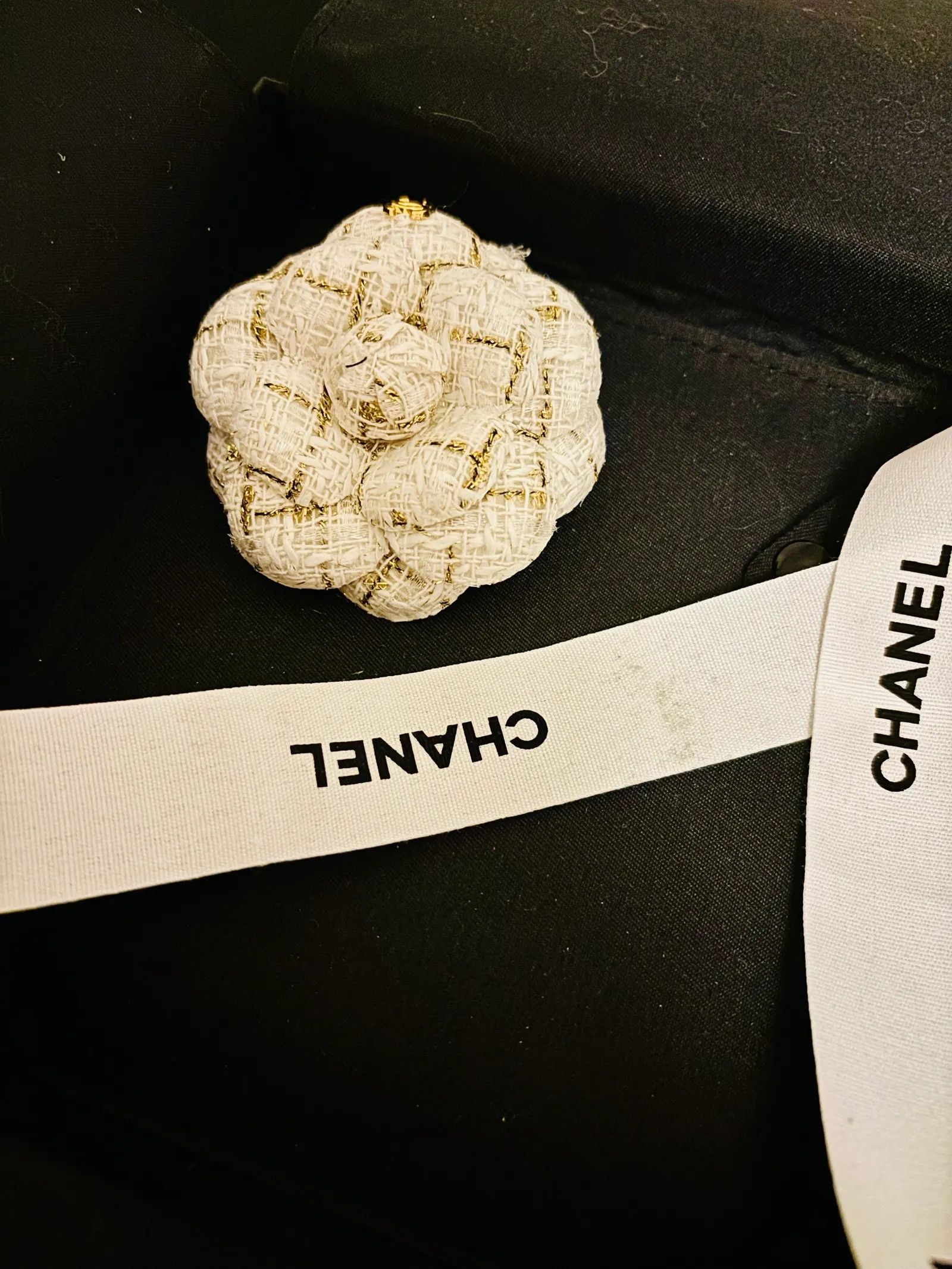 Chanel Chanel Chanel Tweed Camellia CC Brooches Brooch Size ONE SIZE - 3 Thumbnail