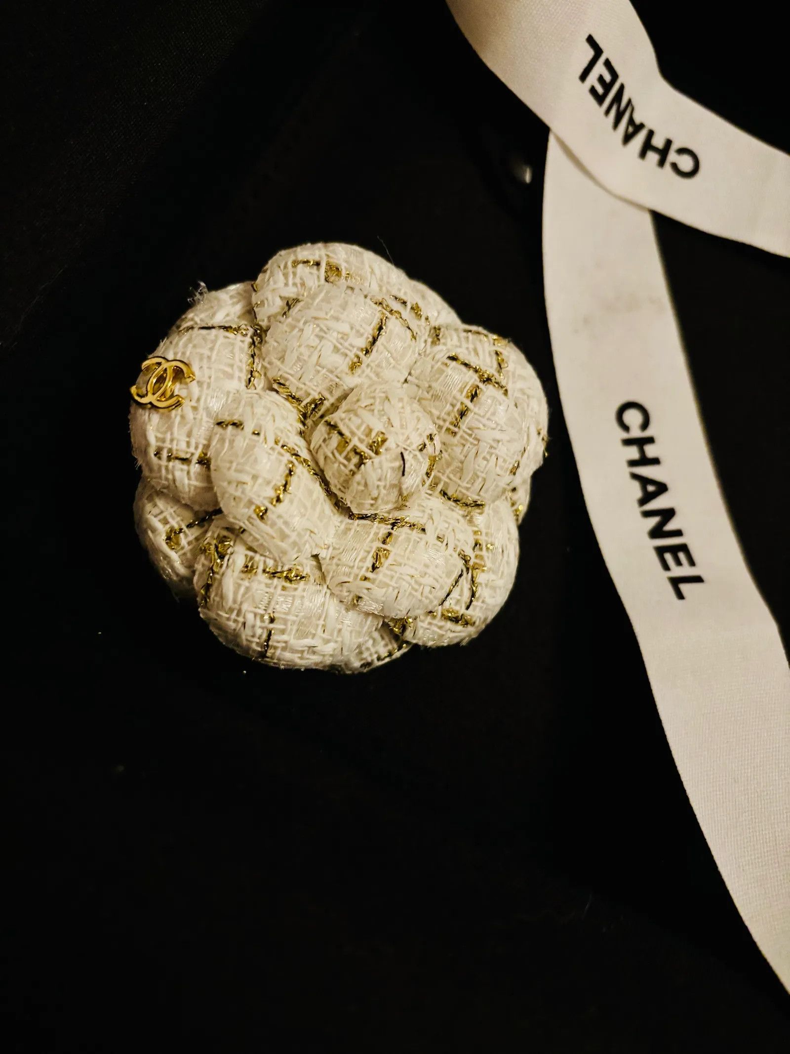 Chanel Chanel Chanel Tweed Camellia CC Brooches Brooch Size ONE SIZE - 4 Thumbnail