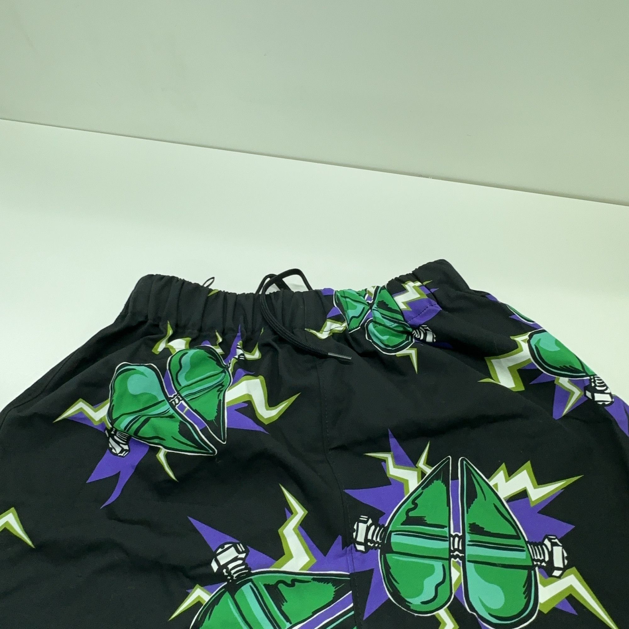 Prada Prada Frankenstein Heart Print Shorts Size 38 Size 26" / US 2 / IT 38 - 7 Thumbnail