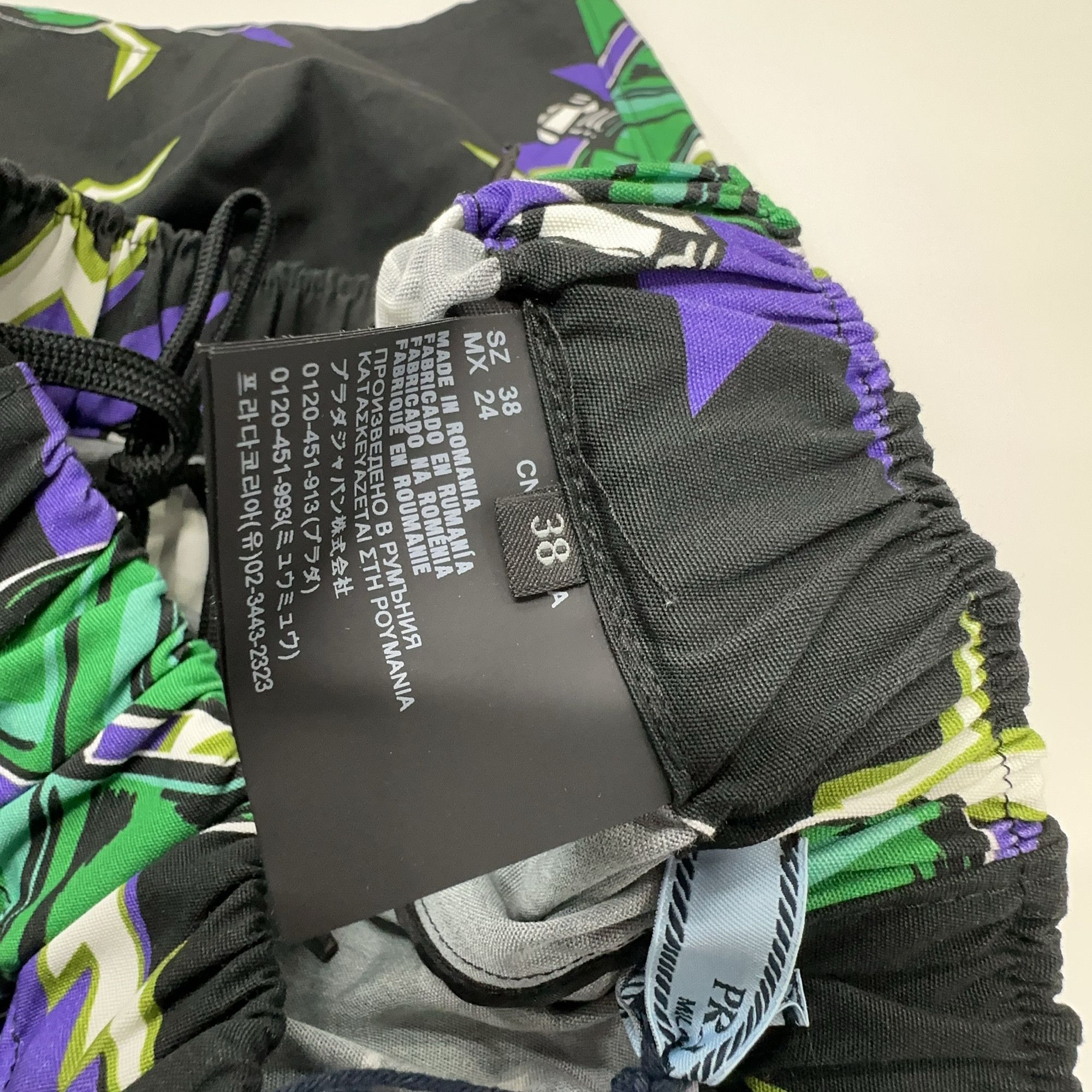 Prada Prada Frankenstein Heart Print Shorts Size 38 Size 26" / US 2 / IT 38 - 2 Thumbnail