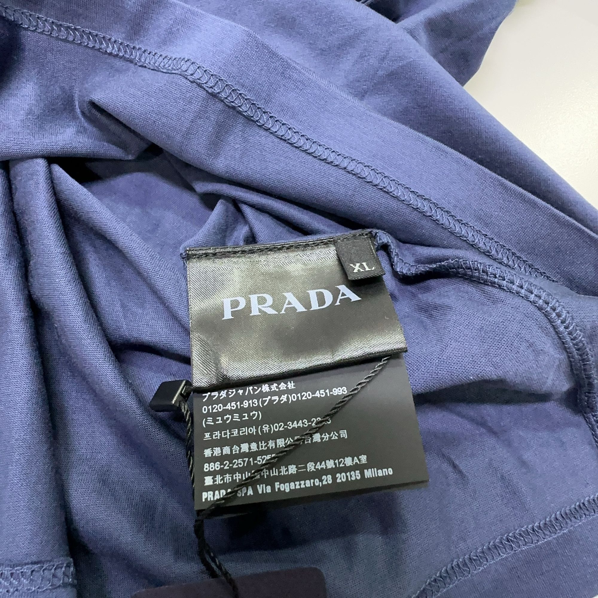 Prada Prada Logo Pocket T-Shirt Navy Size XL Size US XL / EU 56 / 4 - 5 Thumbnail