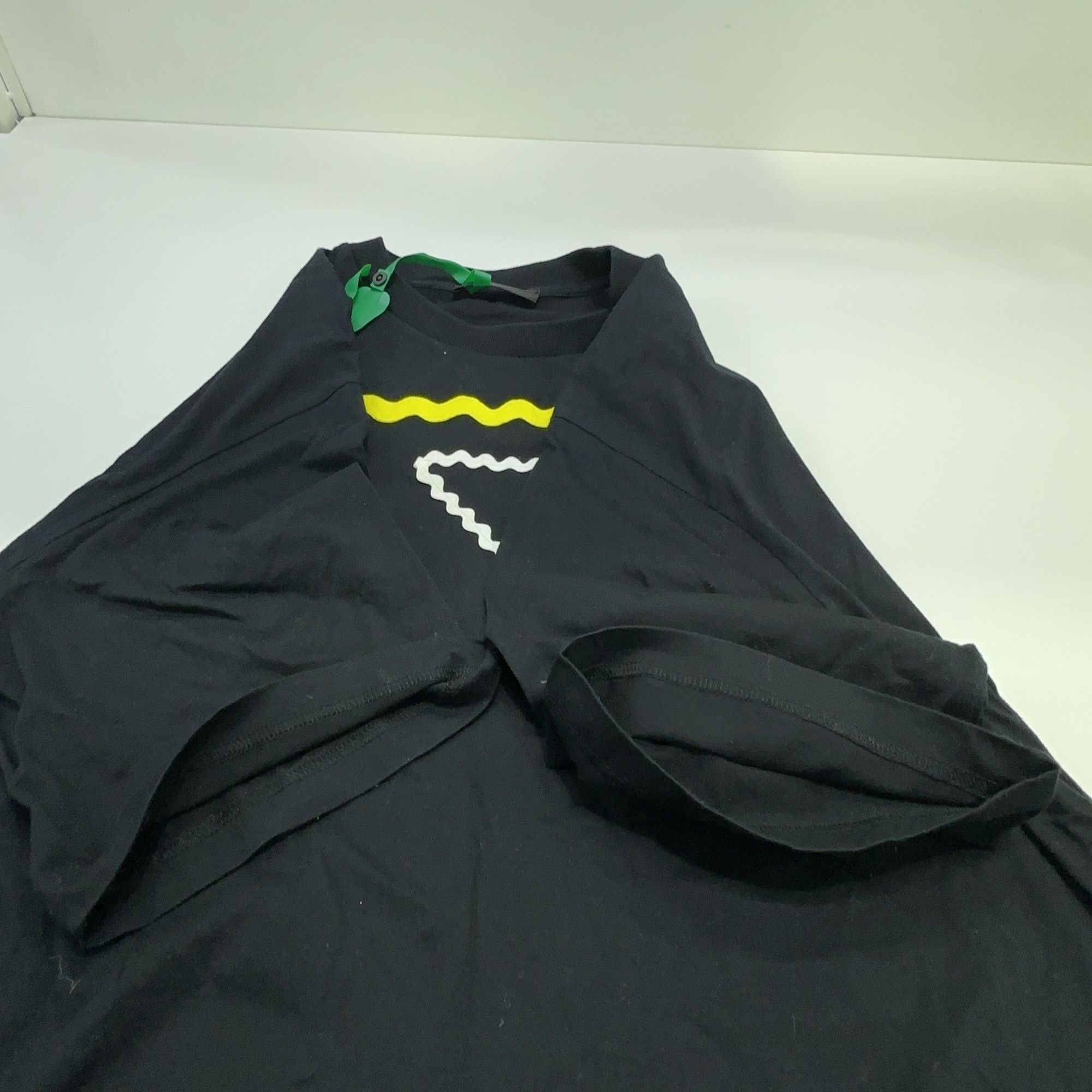 Prada Prada Wavy Graphic T-Shirt Size L Size US L / EU 52-54 / 3 - 8 Thumbnail