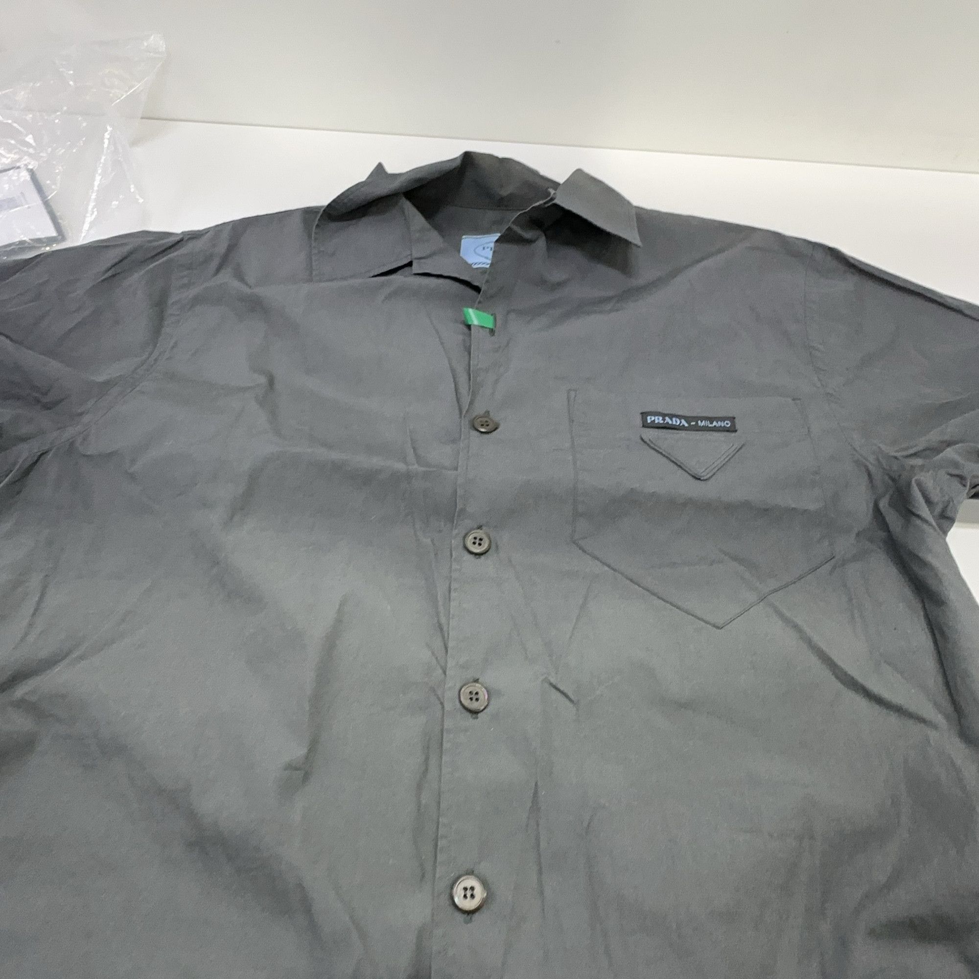 Prada Prada Logo Patch Button Up Shirt Size M Size US M / EU 48-50 / 2 - 9 Thumbnail