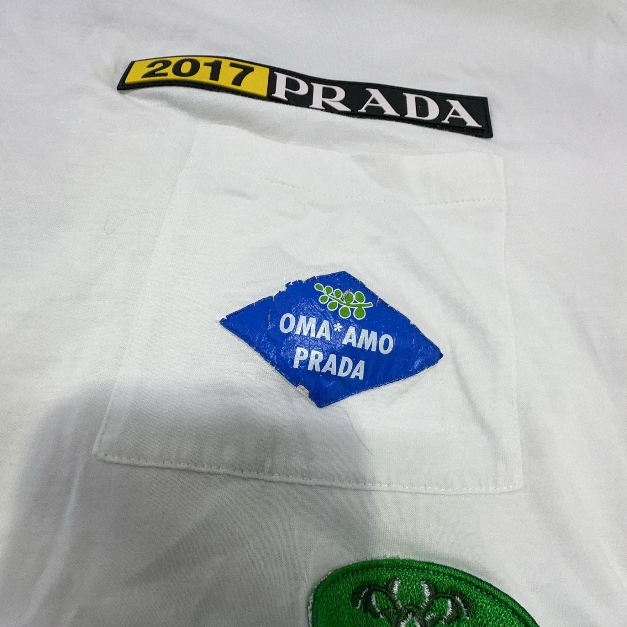 Prada Prada Patch Graphic Short Sleeve T-Shirt Size L Size US L / EU 52-54 / 3 - 6 Thumbnail