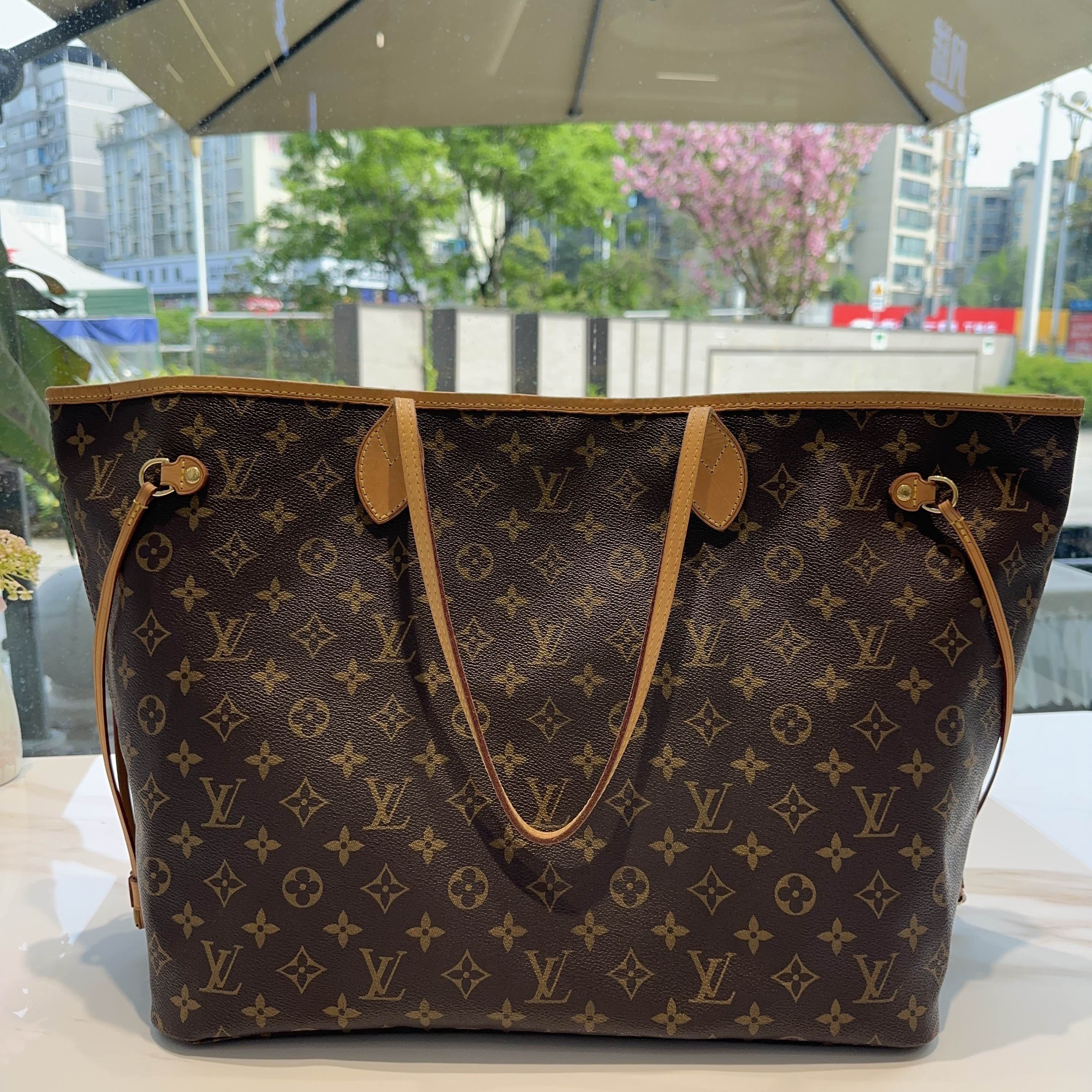 Louis Vuitton Louis Vuitton Monogram Tote Bag One Size Size ONE SIZE - 3 Thumbnail