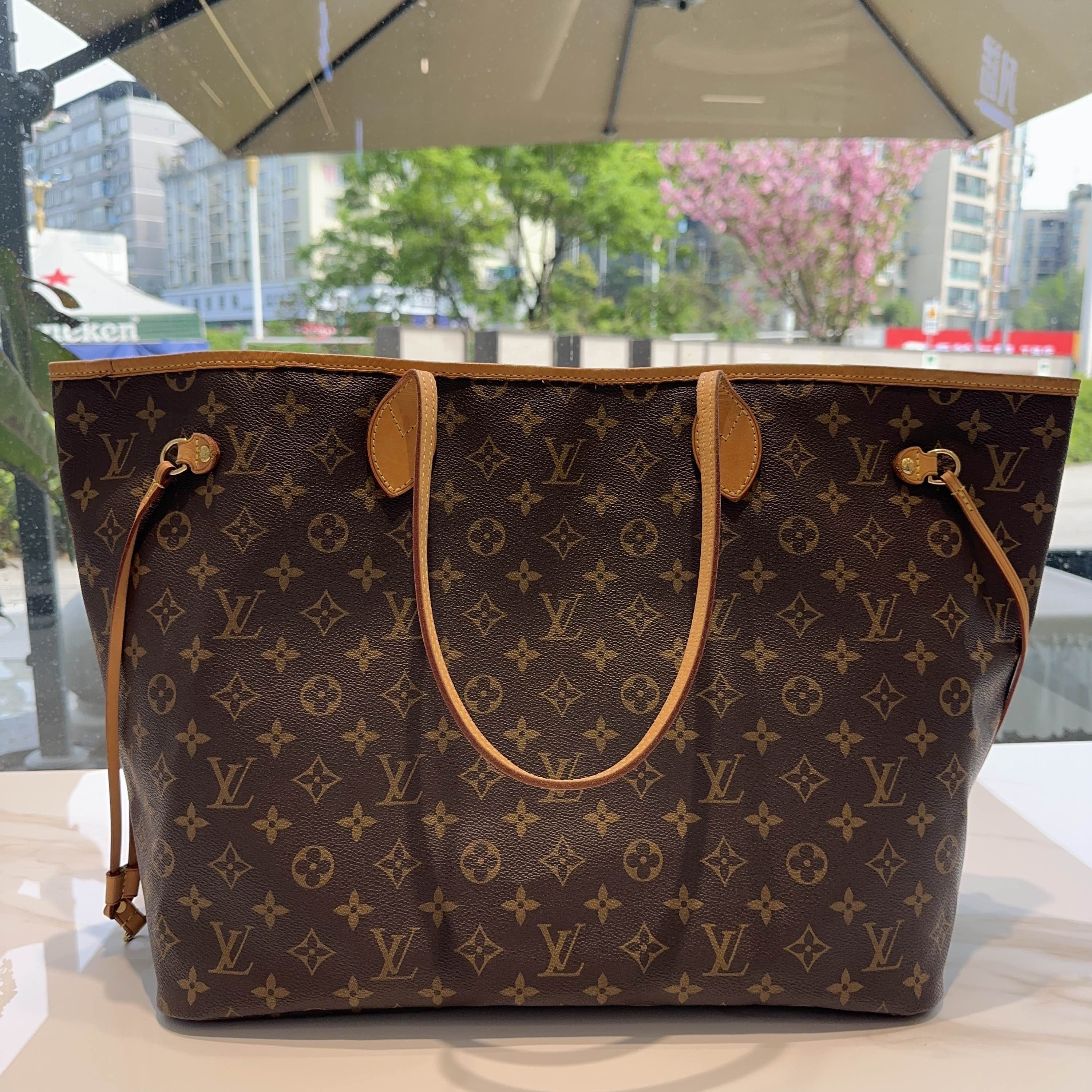 Louis Vuitton Louis Vuitton Monogram Tote Bag One Size Size ONE SIZE - 2 Thumbnail