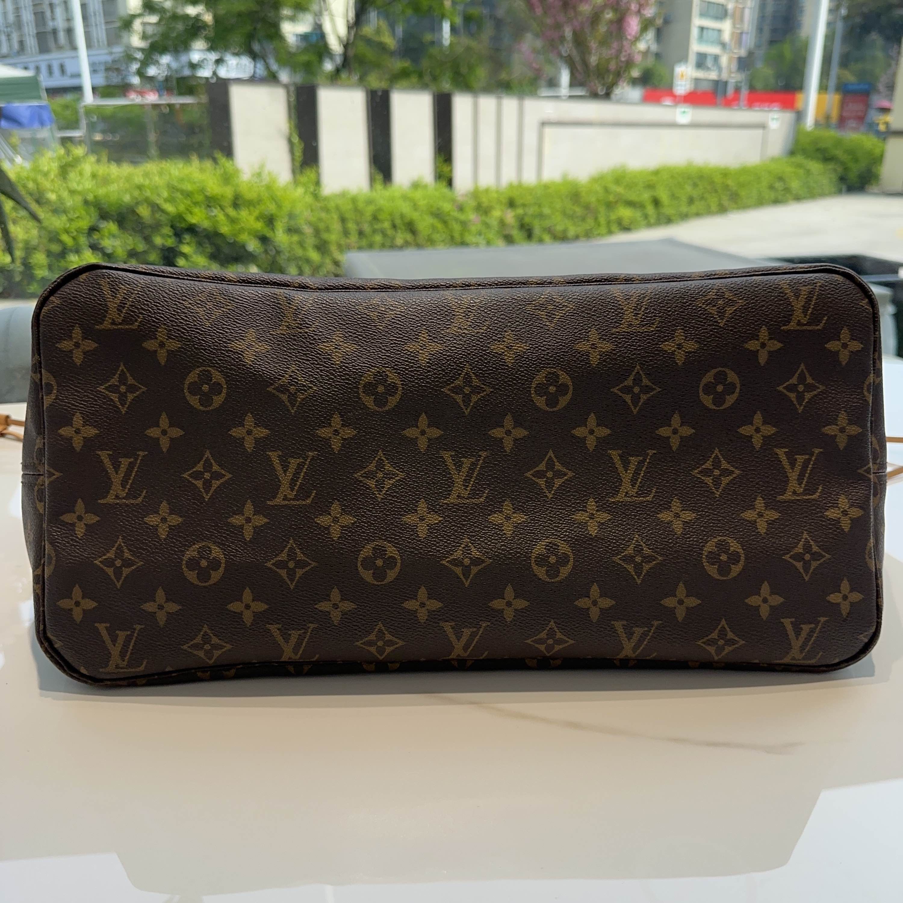 Louis Vuitton Louis Vuitton Monogram Tote Bag One Size Size ONE SIZE - 4 Thumbnail