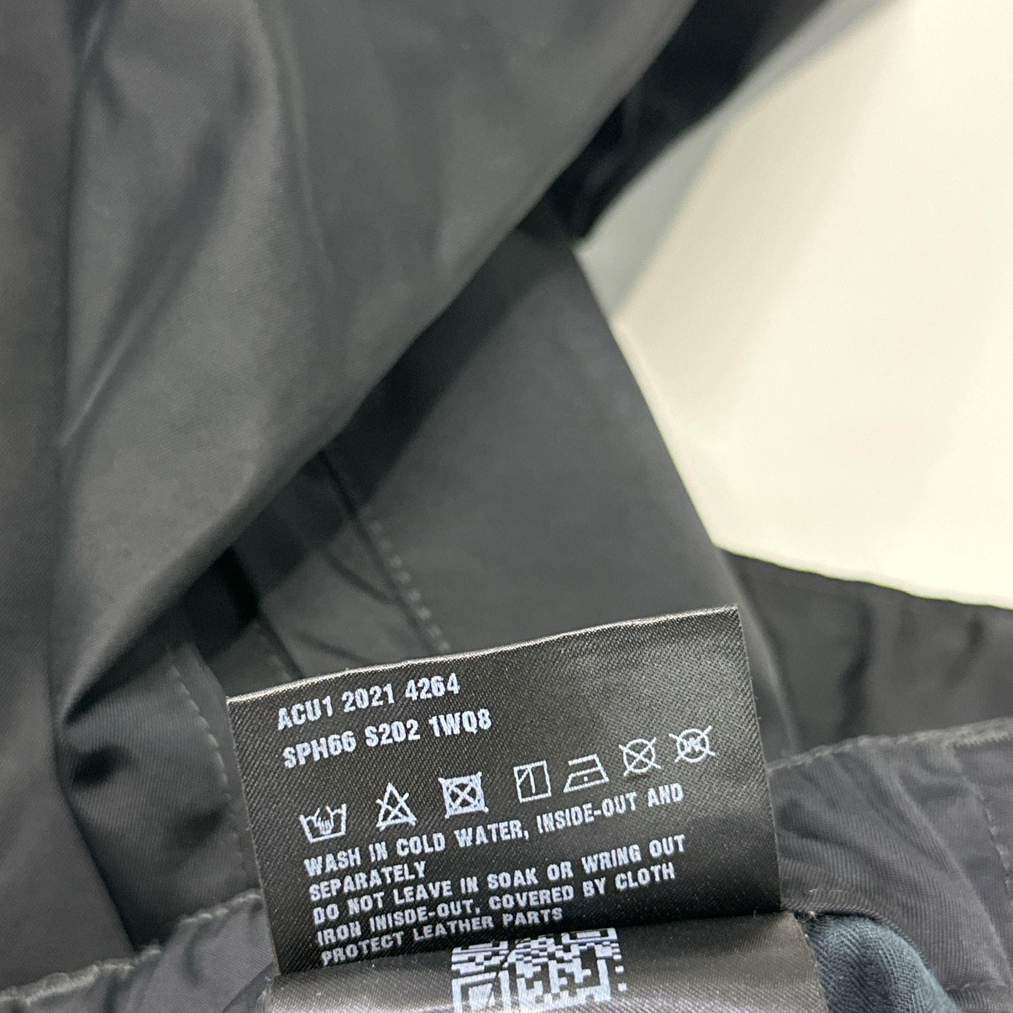 Prada Prada Re-Nylon Triangle Logo Pants Size 48 Size US 32 / EU 48 - 4 Thumbnail