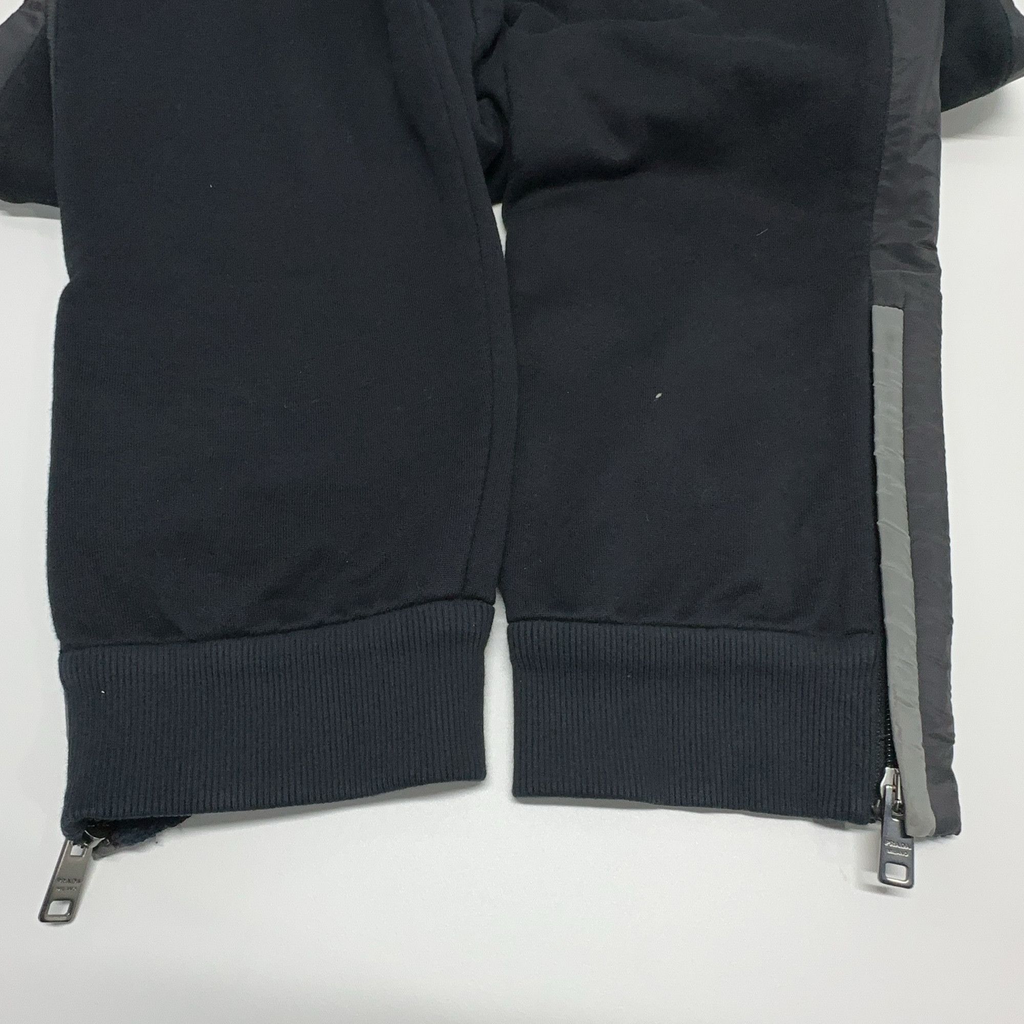 Prada Prada Logo Patch Sweatpants Size M Size US 32 / EU 48 - 13 Thumbnail