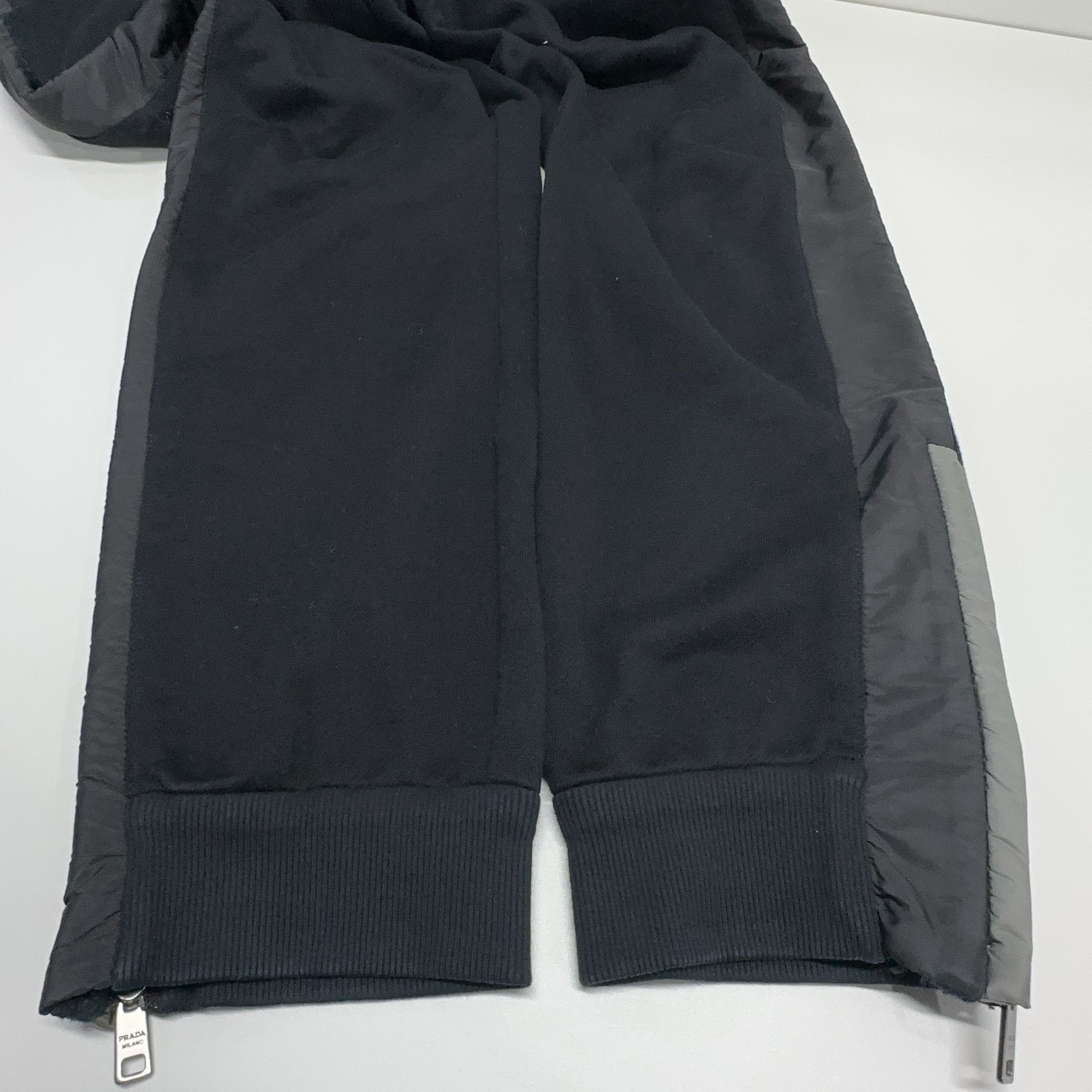 Prada Prada Logo Patch Sweatpants Size M Size US 32 / EU 48 - 14 Thumbnail