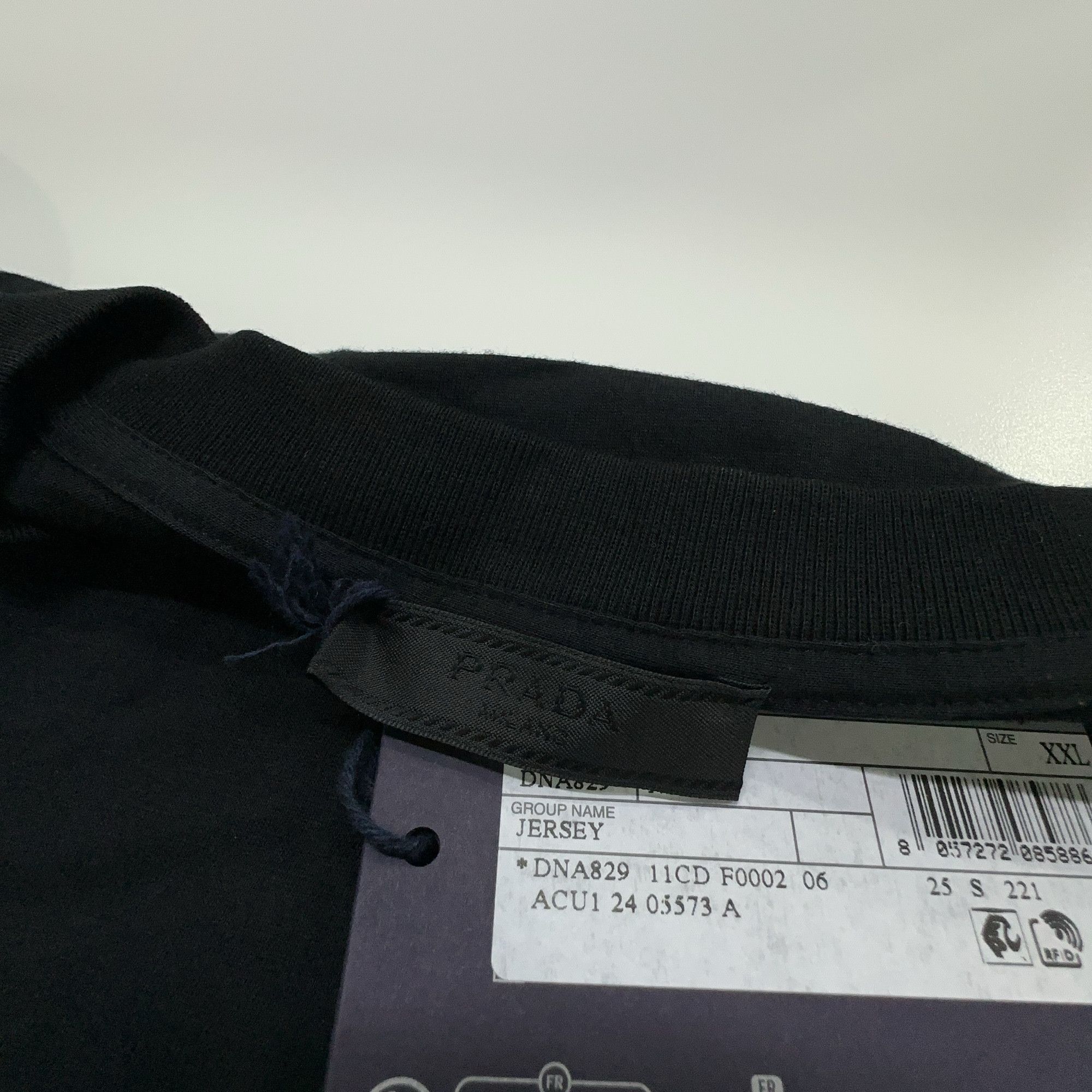 Prada Prada Solid Crewneck T-Shirt Size XXL Size US XXL / EU 58 / 5 - 6 Thumbnail