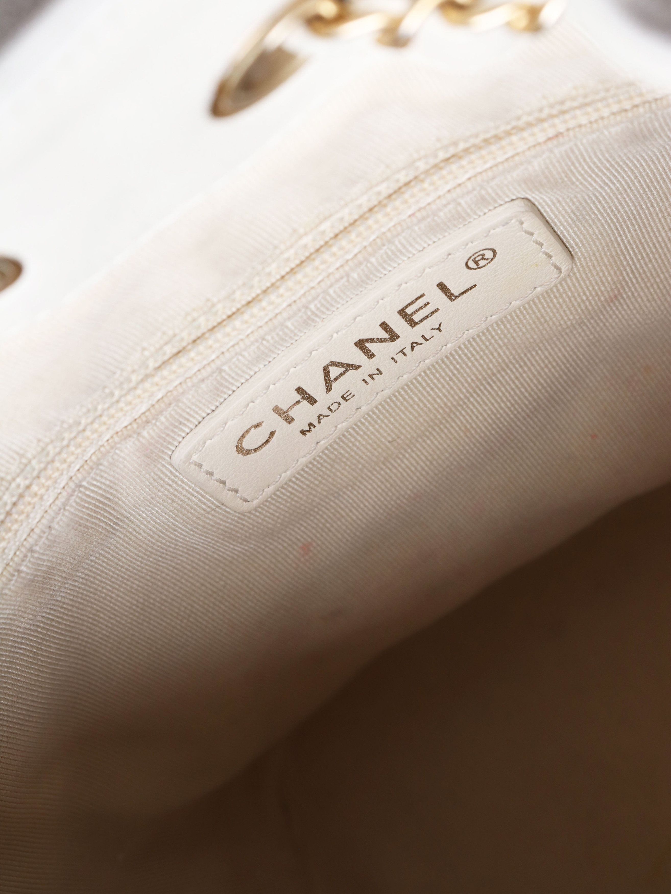 Chanel White 2019 lambskin quilted bucket bag Size ONE SIZE - 6 Thumbnail