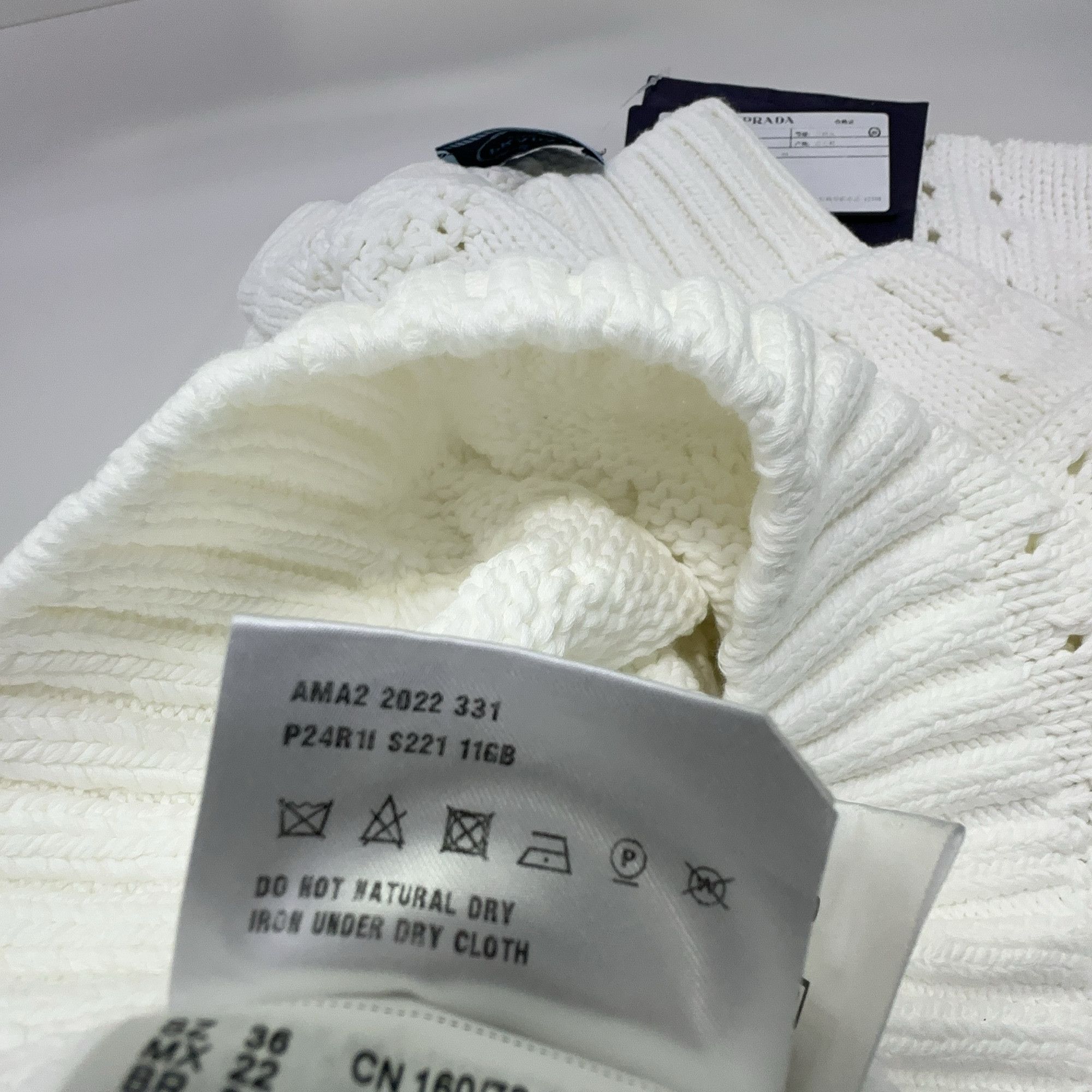 Prada Prada Cable Knit V-Neck Sweater Size 36 Size XS / US 0-2 / IT 36-38 - 3 Thumbnail