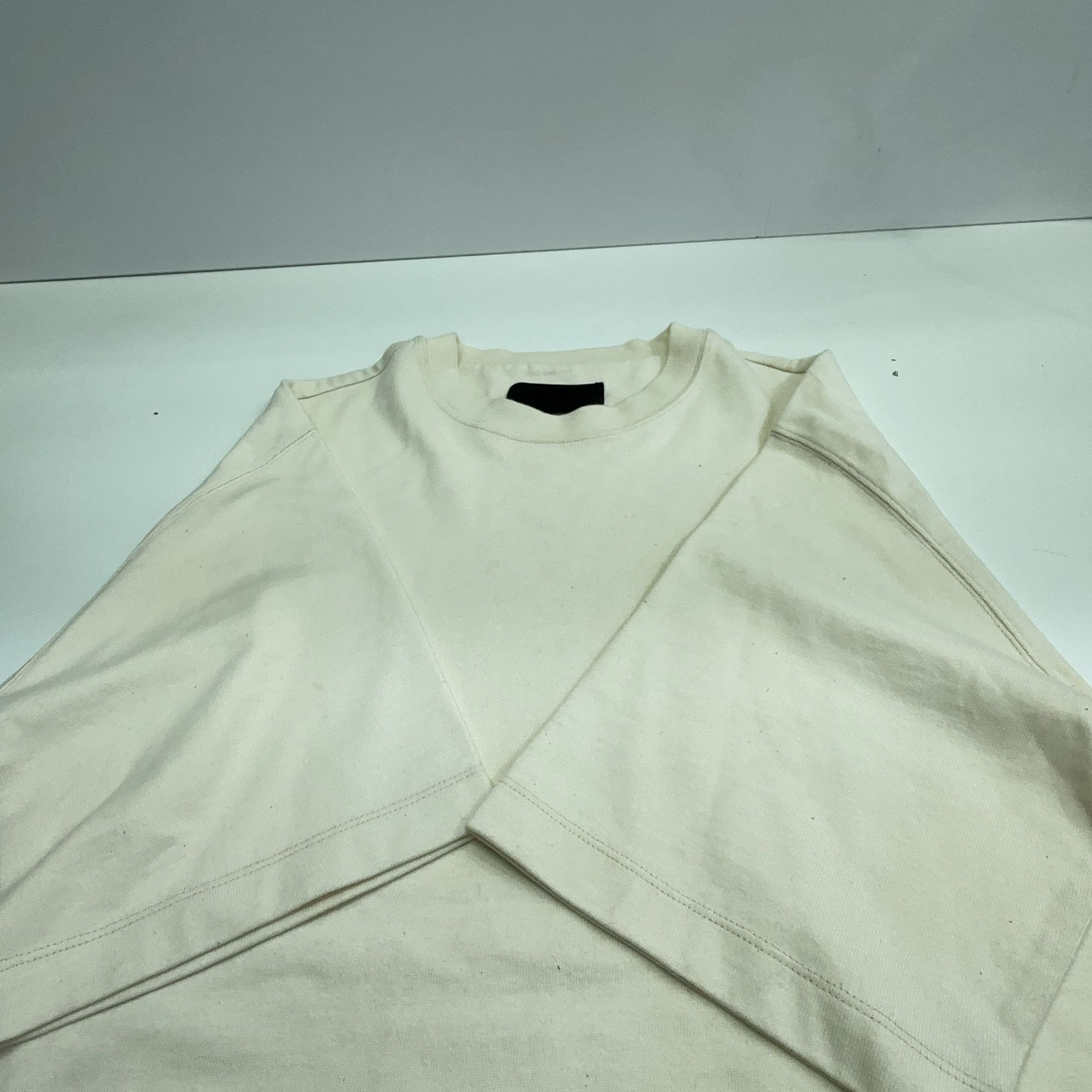 Prada Prada Logo Patch T-Shirt Size L Size US L / EU 52-54 / 3 - 10 Thumbnail