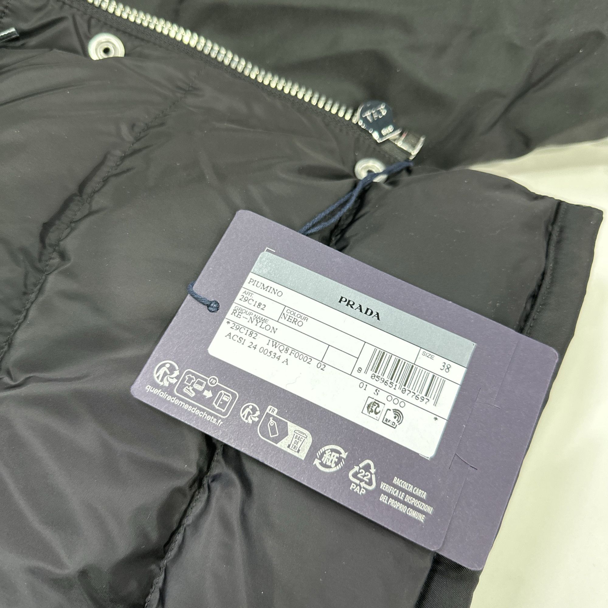 Prada Prada Re-Nylon Puffer Jacket Size 38 Size XS / US 0-2 / IT 36-38 - 7 Thumbnail