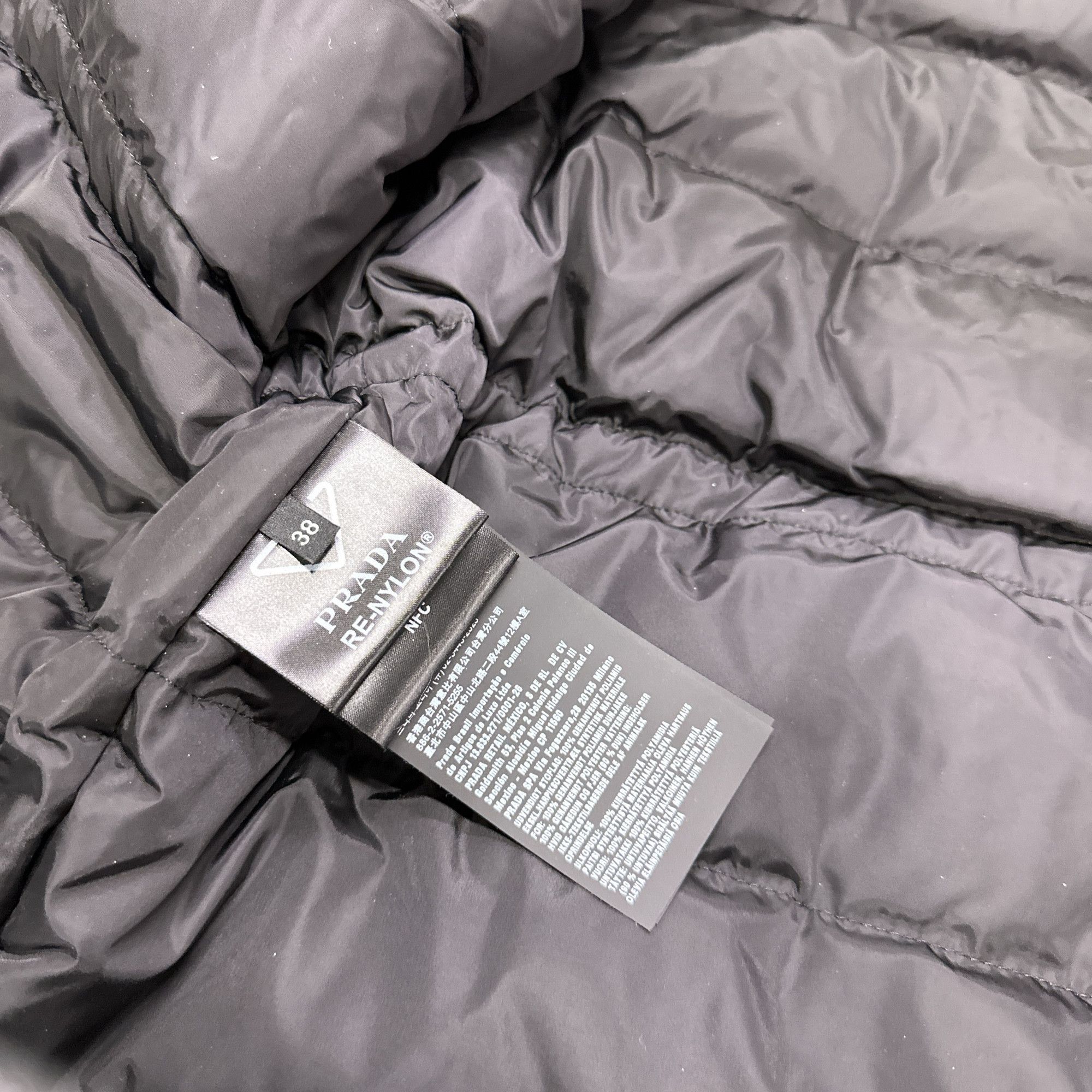 Prada Prada Re-Nylon Puffer Jacket Size 38 Size XS / US 0-2 / IT 36-38 - 4 Thumbnail