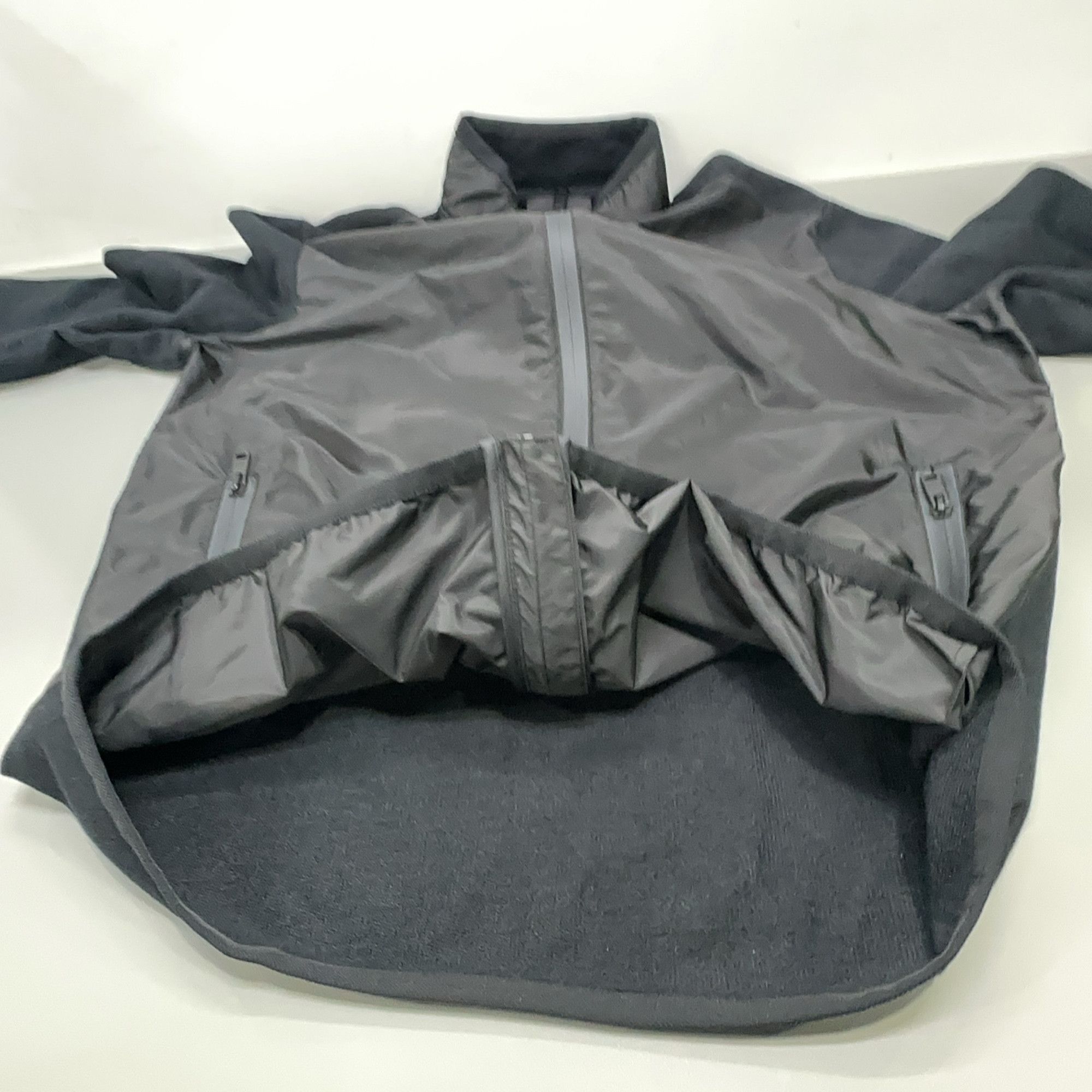 Prada Prada Re-Nylon Zip Jacket Size L Size US L / EU 52-54 / 3 - 9 Thumbnail