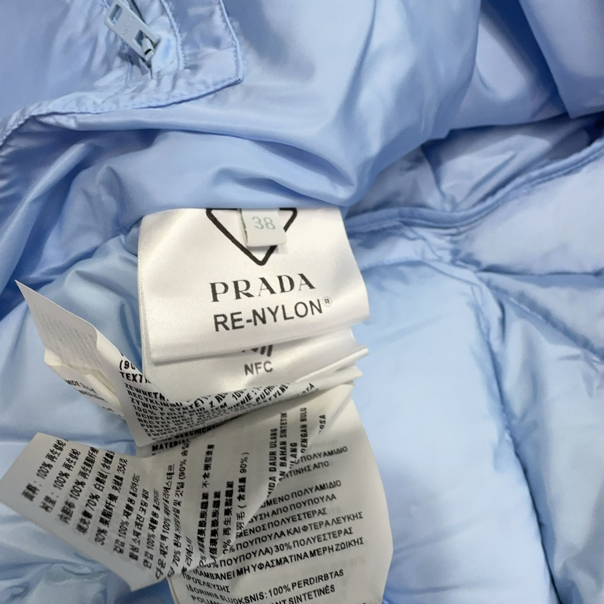 Prada Prada Re-Nylon Puffer Jacket Size 38 Size XS / US 0-2 / IT 36-38 - 4 Thumbnail
