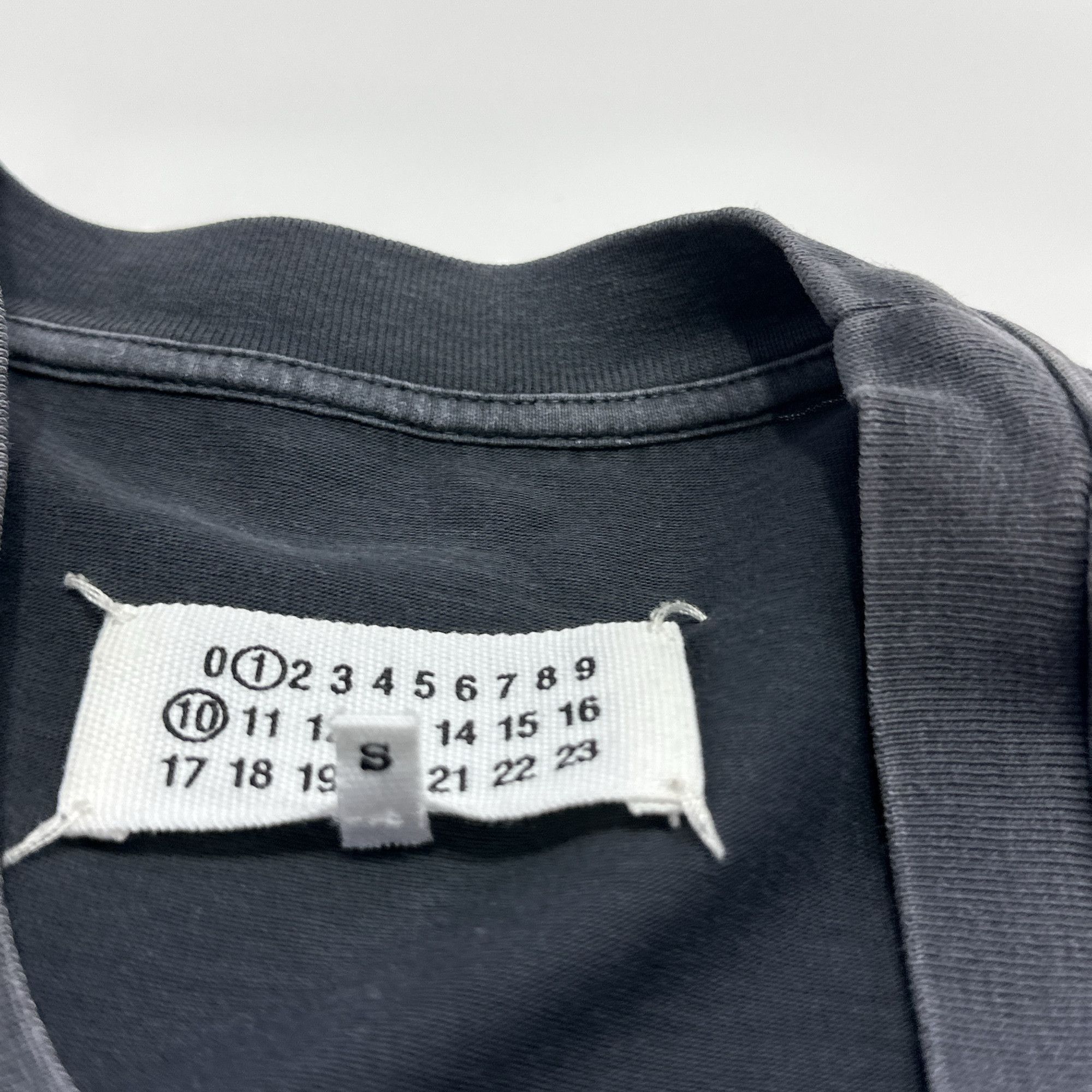 Maison Margiela Maison Margiela Logo T-Shirt Size S Size US S / EU 44-46 / 1 - 3 Thumbnail