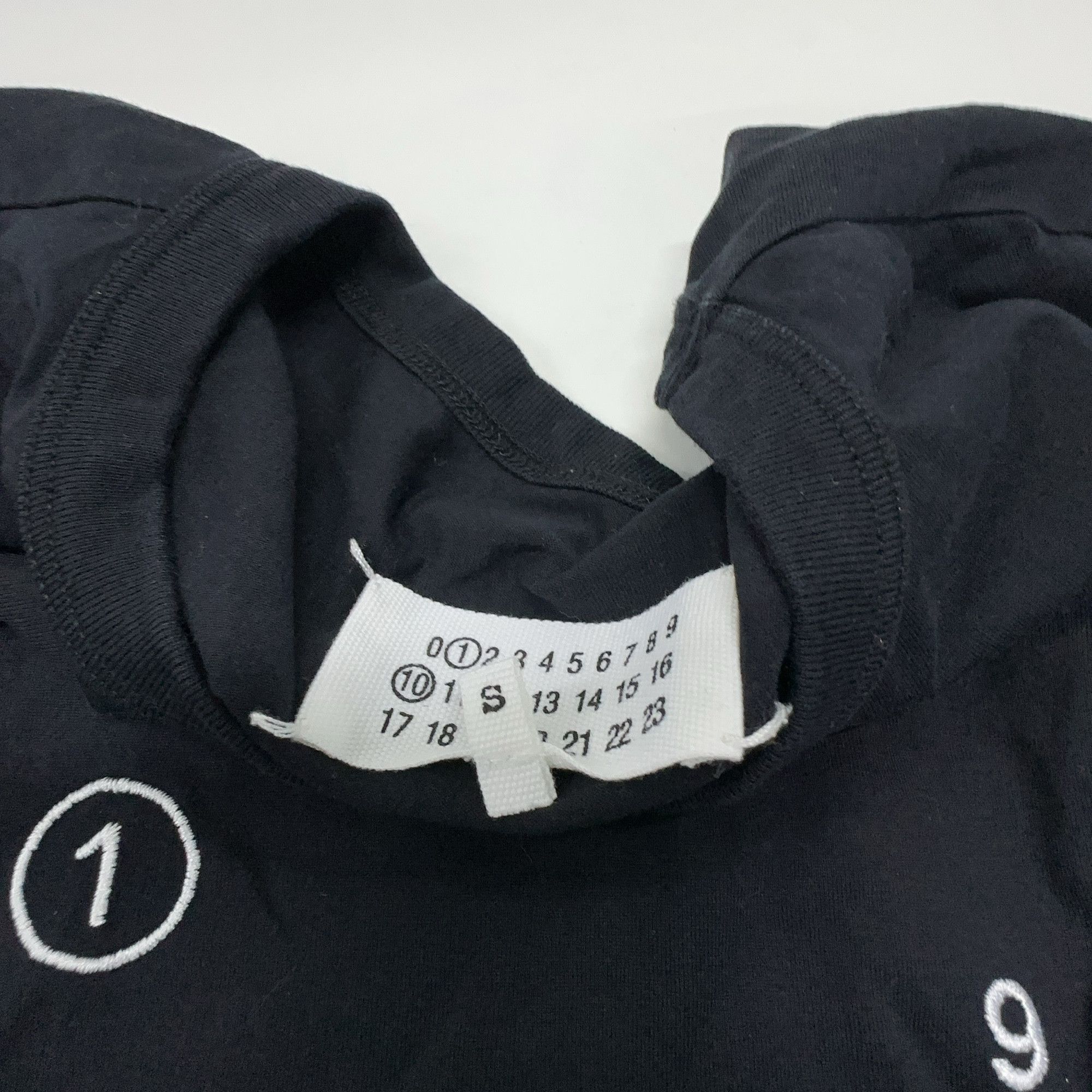 Maison Margiela Maison Margiela Logo Number T-Shirt Size S Size US S / EU 44-46 / 1 - 4 Thumbnail