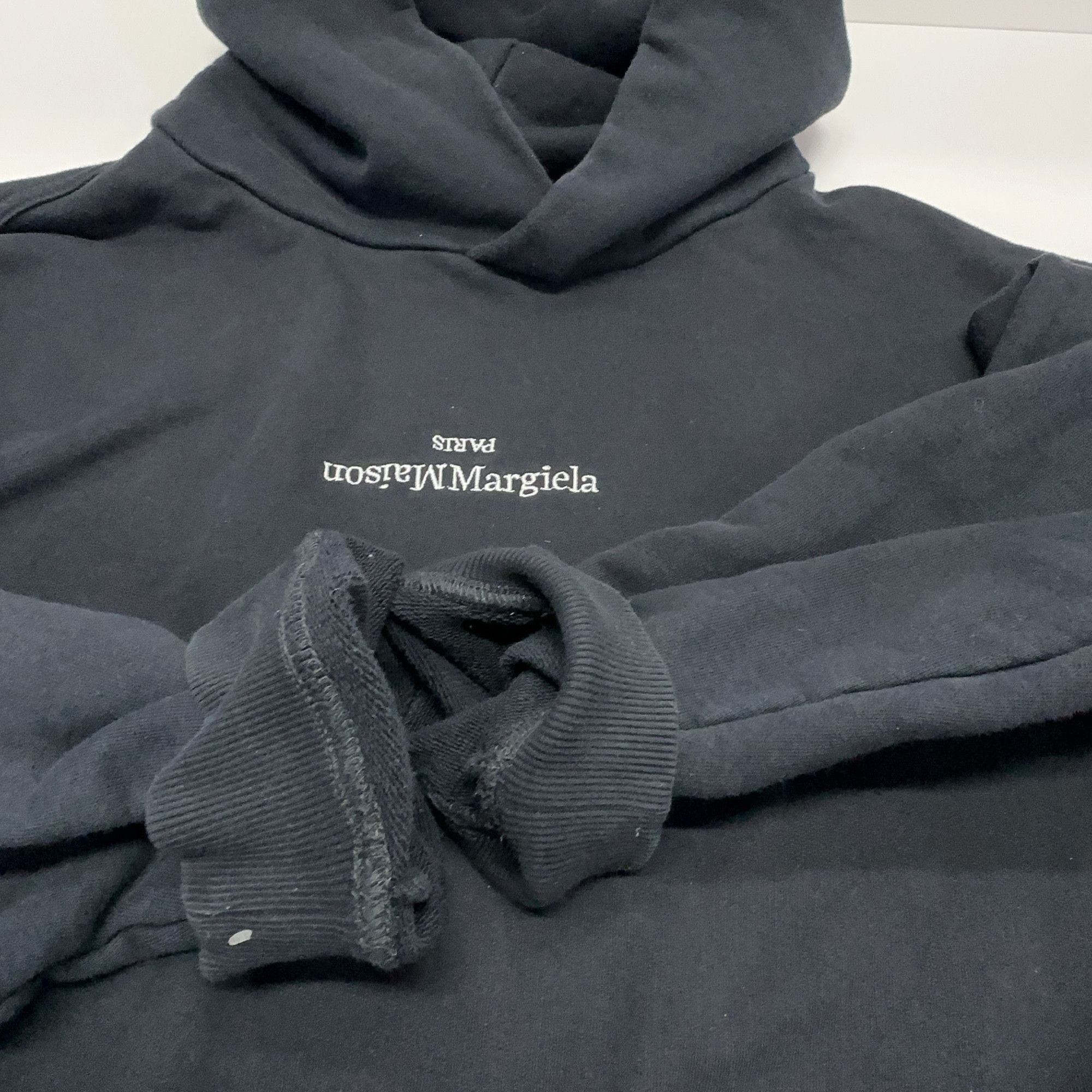 Maison Margiela Maison Margiela Inverted Logo Hoodie Size 50 Size US M / EU 48-50 / 2 - 11 Thumbnail