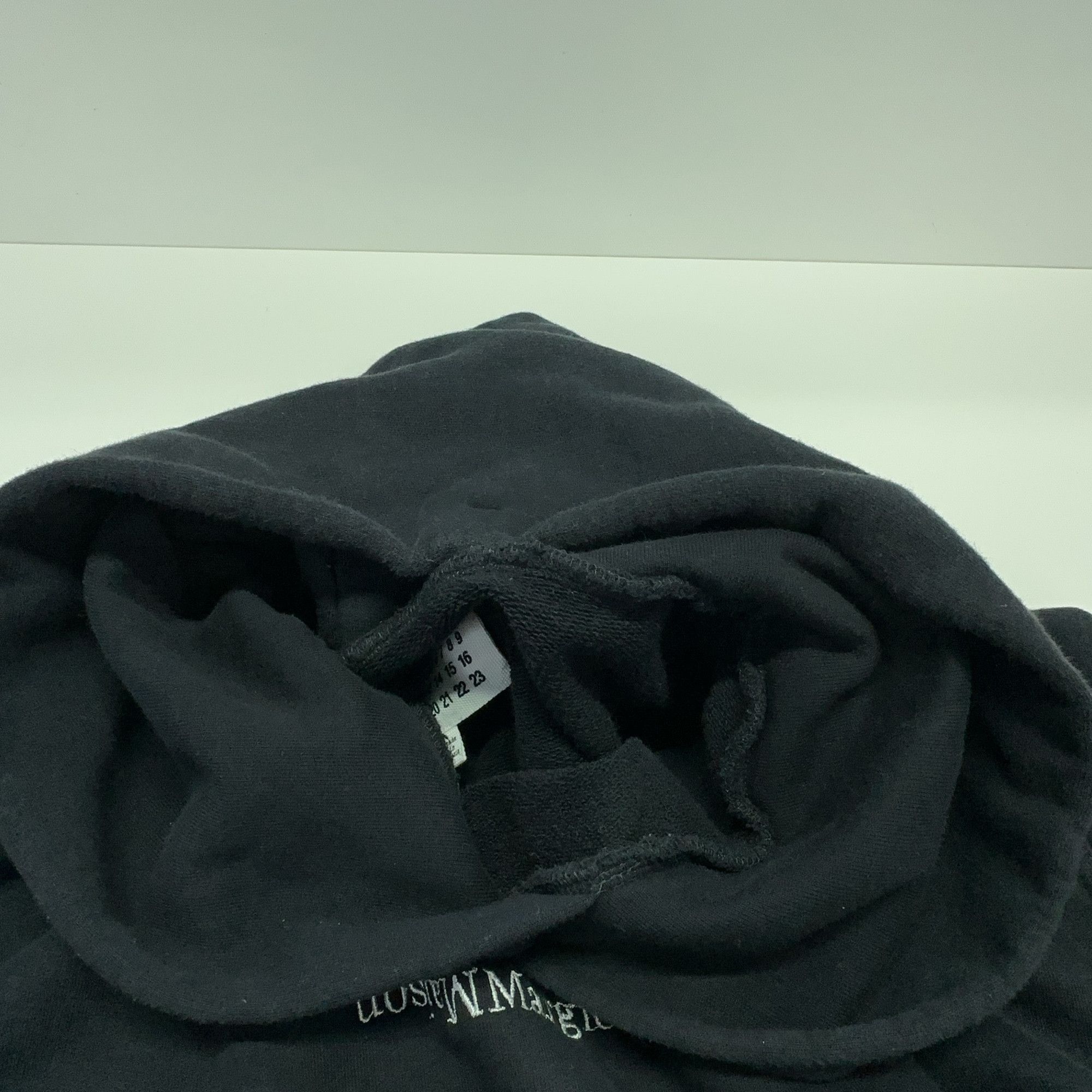 Maison Margiela Maison Margiela Inverted Logo Hoodie Size 50 Size US M / EU 48-50 / 2 - 7 Thumbnail