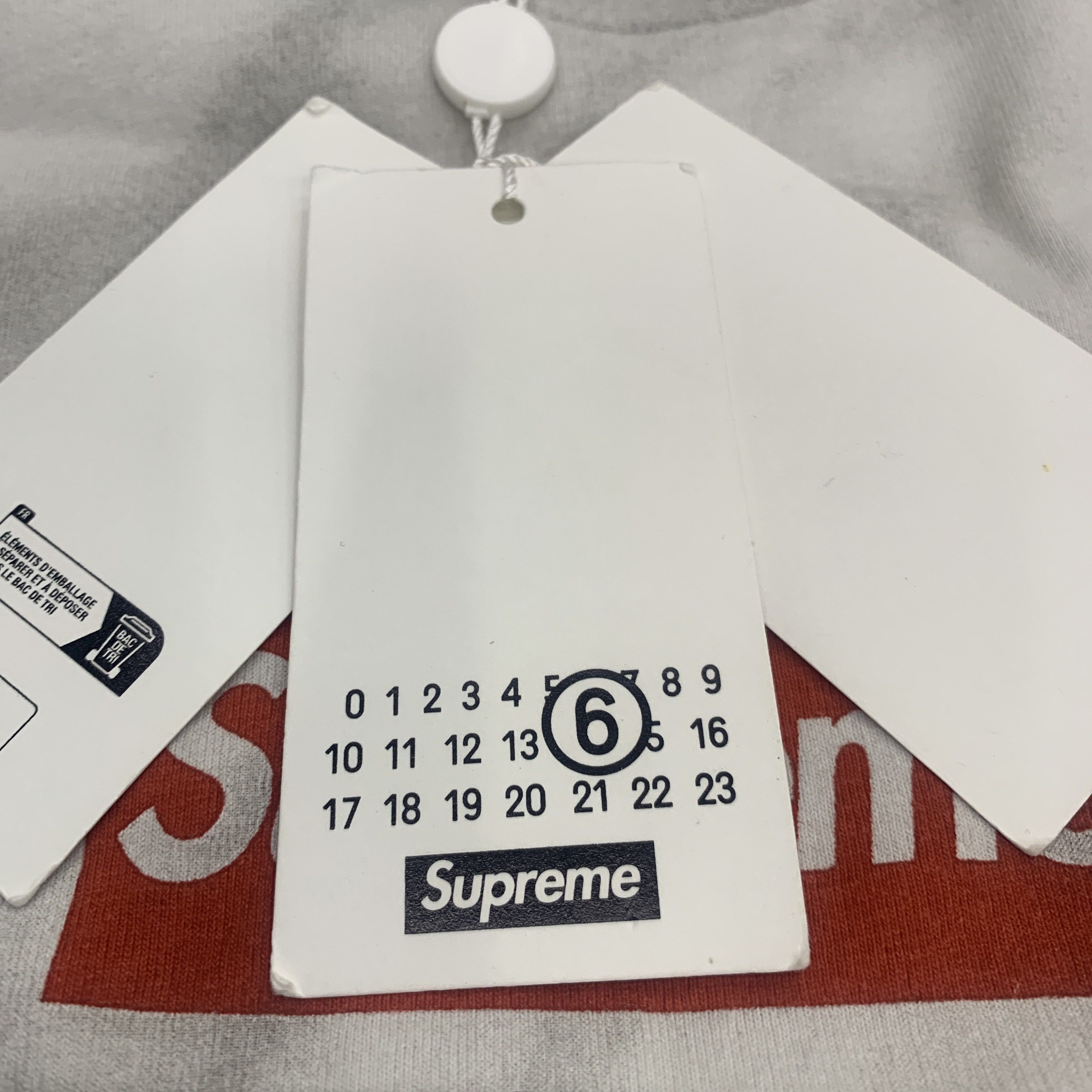 Supreme Supreme x MM6 Maison Margiela Box Logo T-Shirt Size L Size US L / EU 52-54 / 3 - 2 Thumbnail