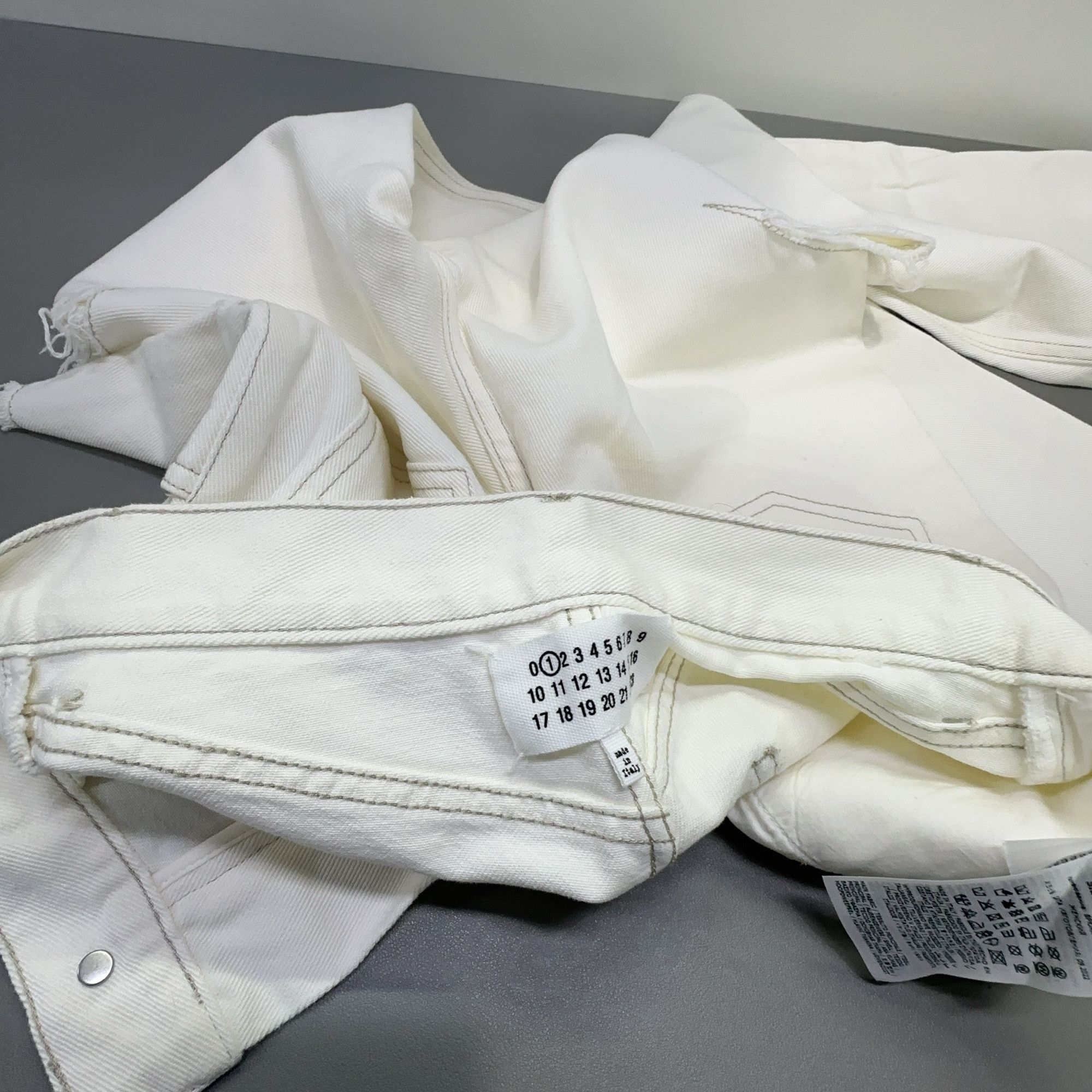 Maison Margiela Maison Margiela Distressed Jeans Size 36 Size 25" / US 0 / IT 36 - 5 Thumbnail