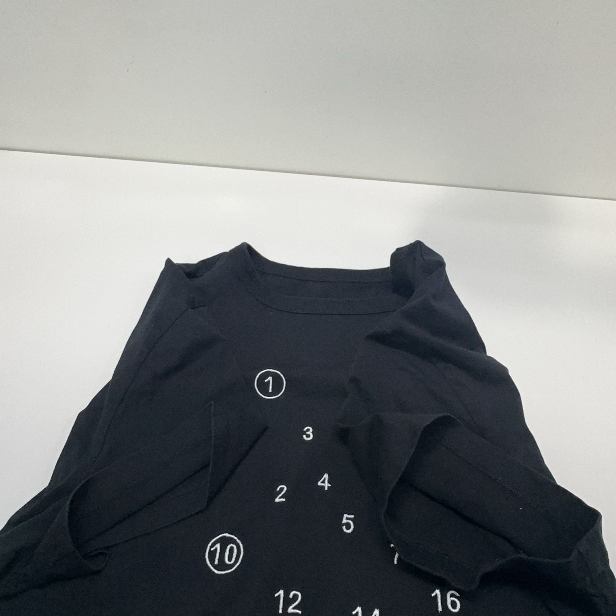 Maison Margiela Maison Margiela Number Logo T-Shirt Size S Size US S / EU 44-46 / 1 - 7 Thumbnail