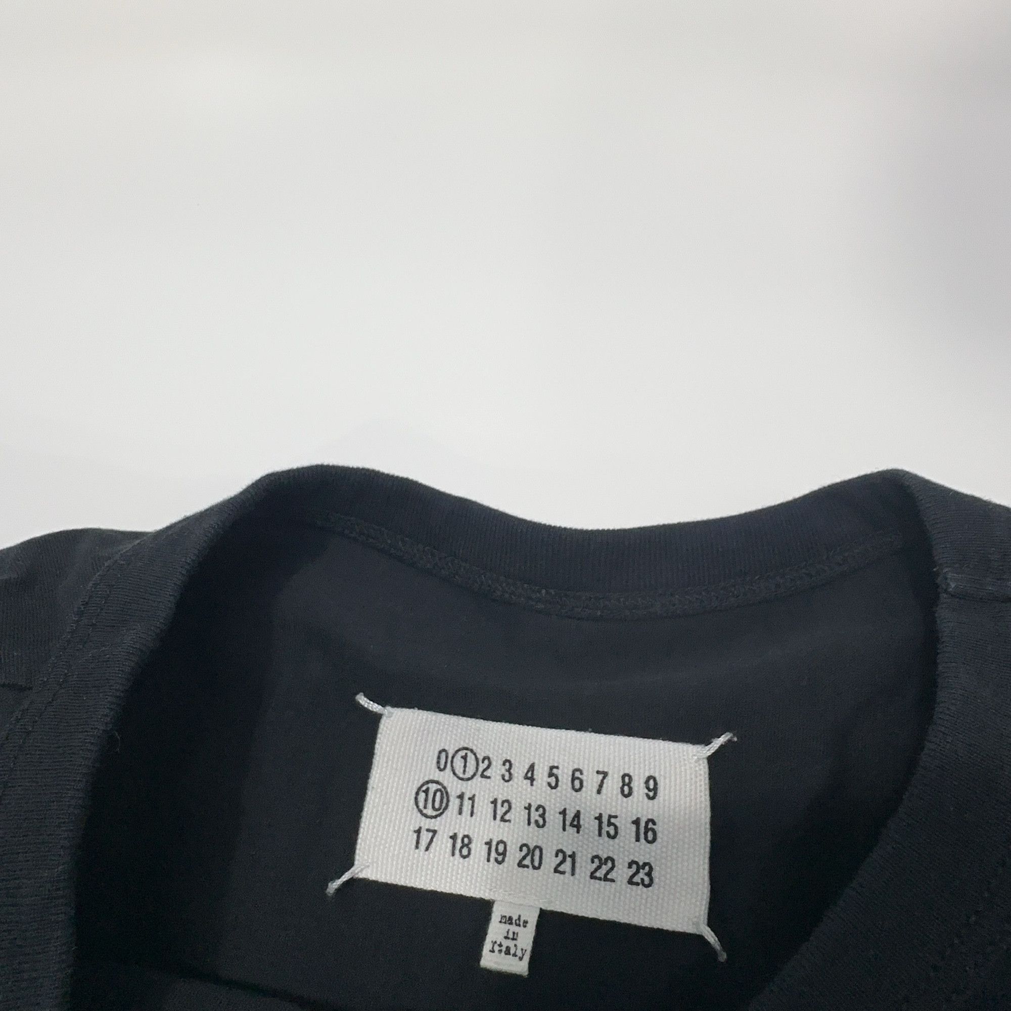 Maison Margiela Maison Margiela Number Logo T-Shirt Size S Size US S / EU 44-46 / 1 - 4 Thumbnail