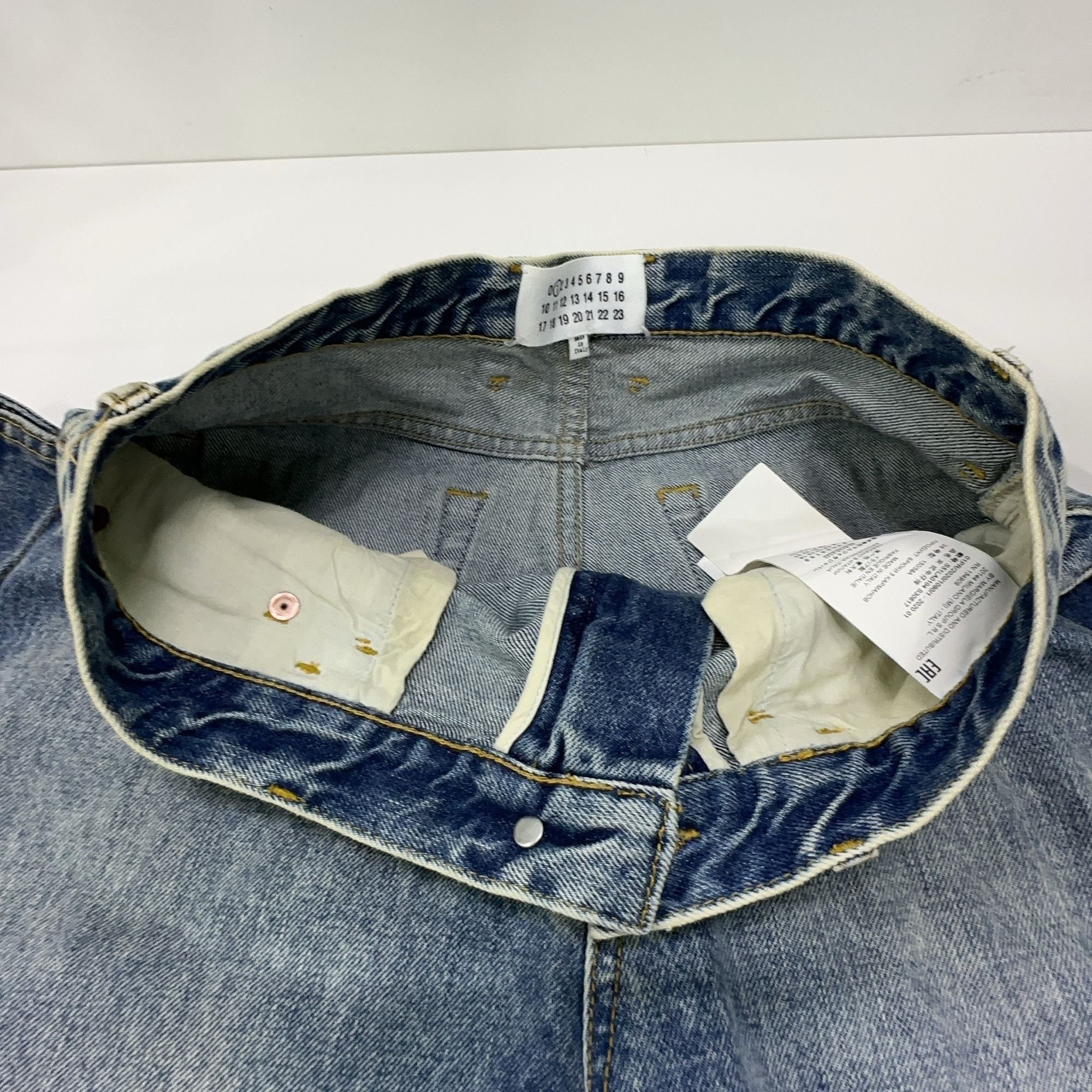 Maison Margiela Maison Margiela Distressed Jeans Size 36 Size 25" / US 0 / IT 36 - 5 Thumbnail