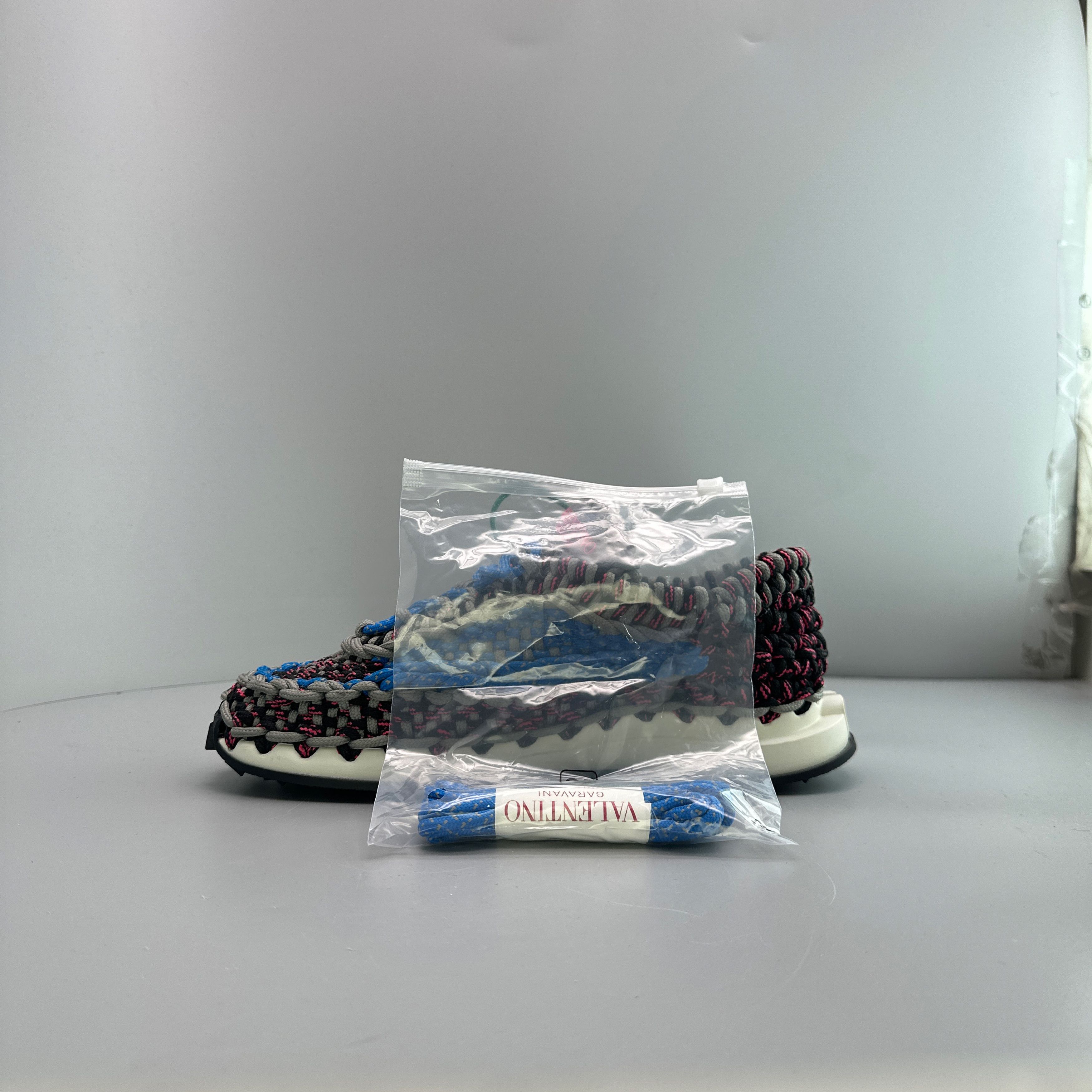 Valentino Valentino Garavani Crochet Low-Top Sneakers Size 8 Size US 8 / EU 41 - 10 Thumbnail