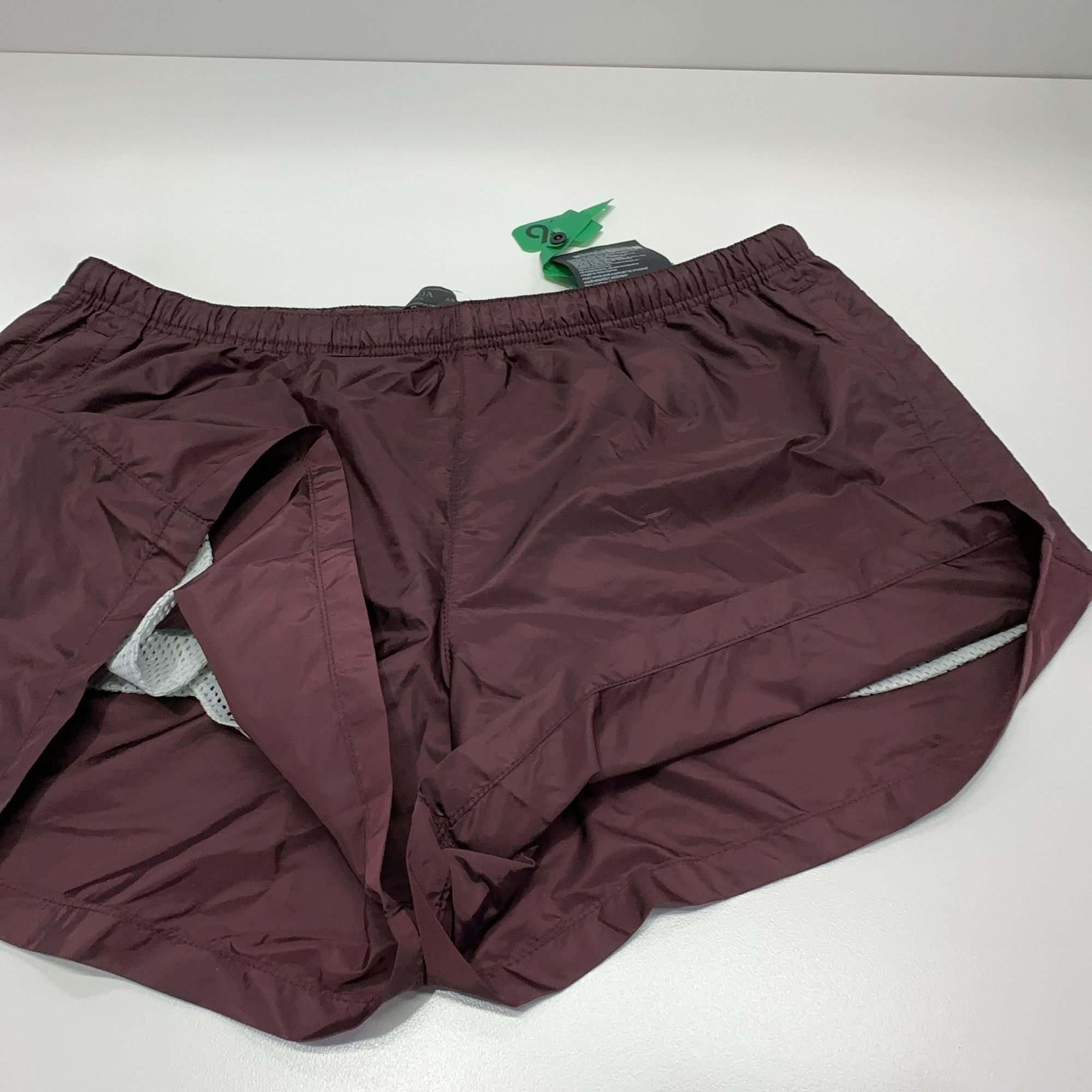 Prada PRADA Burgundy Nylon Shorts Size 32 Size US 32 / EU 48 - 8 Thumbnail