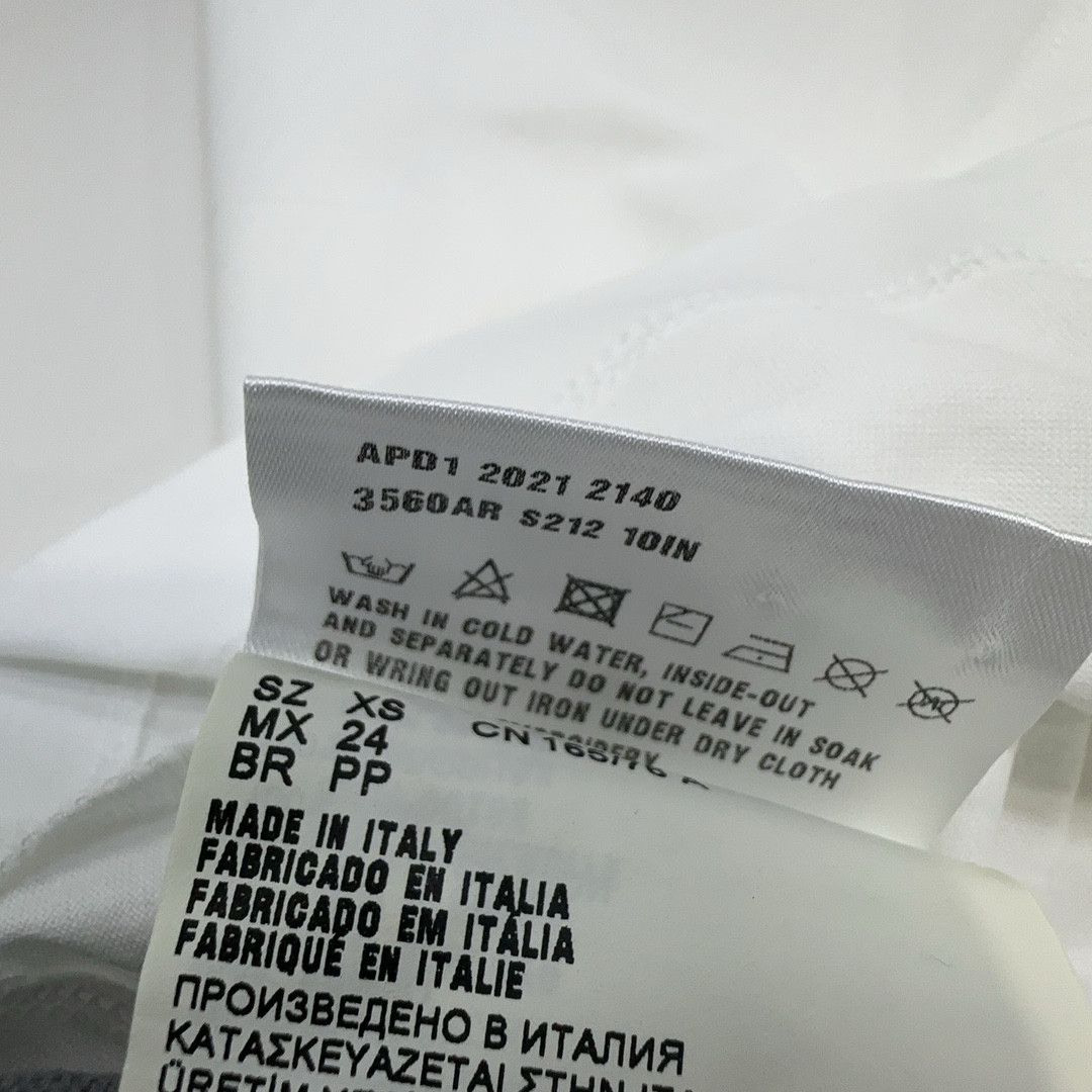 Prada Prada Logo Embossed T-Shirt Size XS Size XS / US 0-2 / IT 36-38 - 4 Thumbnail