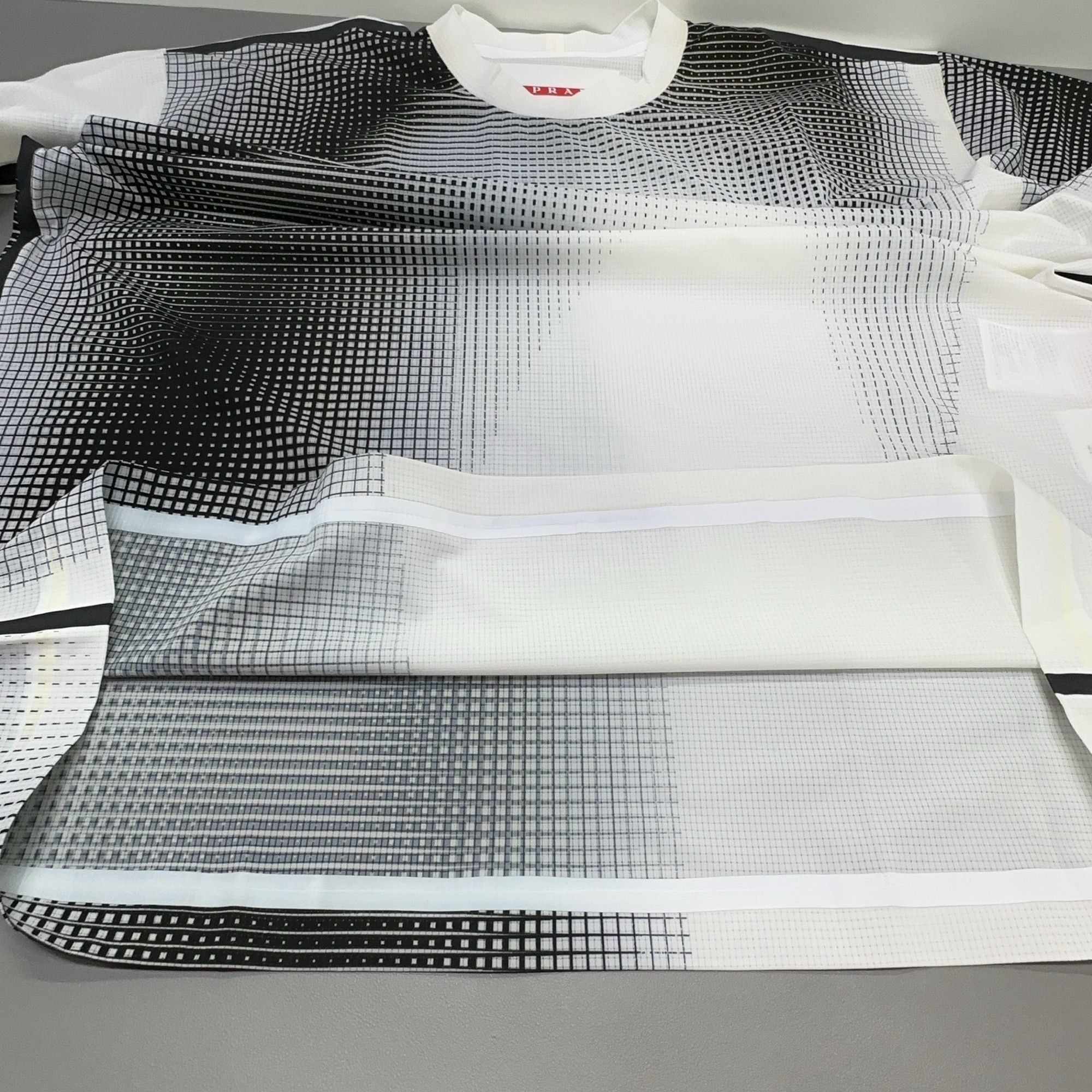 Prada Prada Gradient Grid Print T-Shirt XXL Size US XXL / EU 58 / 5 - 9 Thumbnail