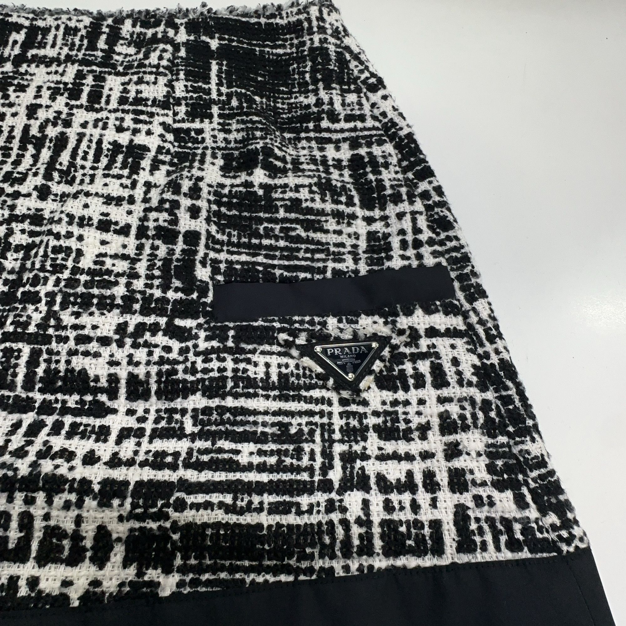 Prada Prada Tweed Mini Skirt Size 42 Size 28" / US 6 / IT 42 - 7 Thumbnail