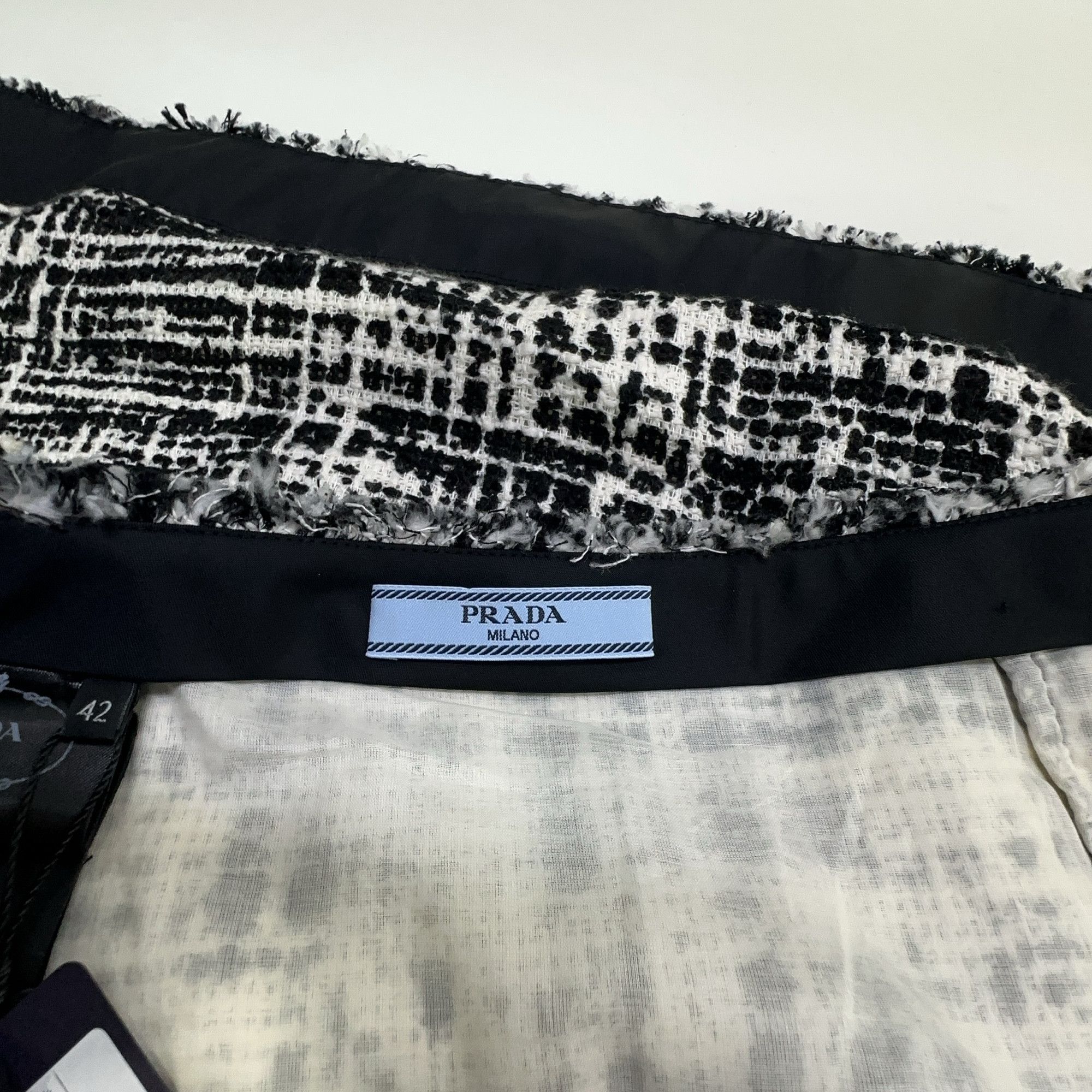 Prada Prada Tweed Mini Skirt Size 42 Size 28" / US 6 / IT 42 - 3 Thumbnail