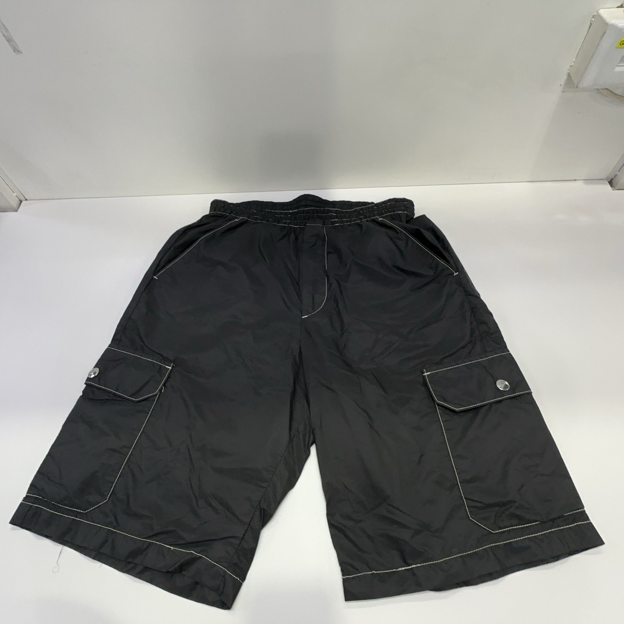 Prada Prada Re-Nylon Cargo Shorts Black Size 30 Size US 30 / EU 46 - 8 Thumbnail
