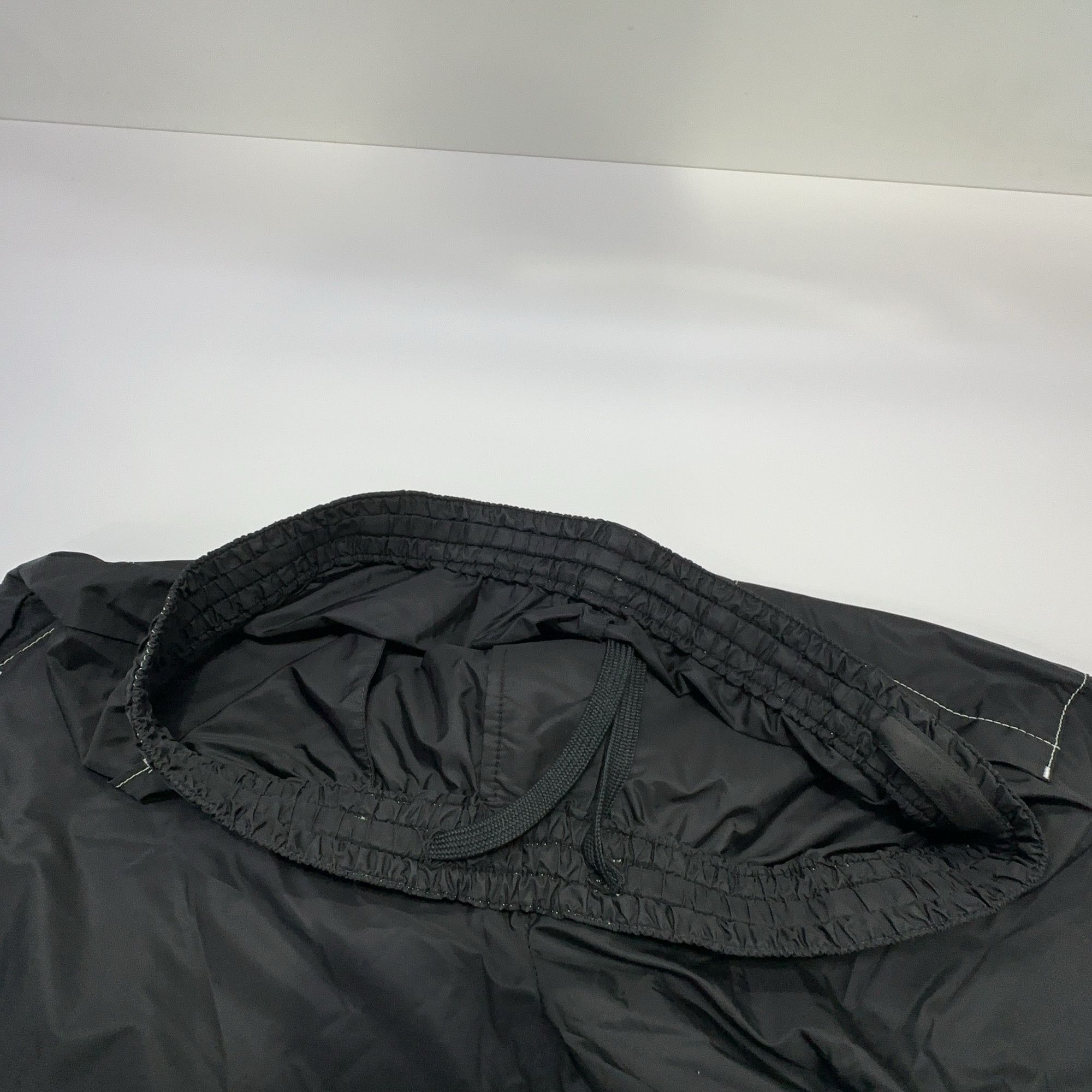 Prada Prada Re-Nylon Cargo Shorts Black Size 30 Size US 30 / EU 46 - 7 Thumbnail