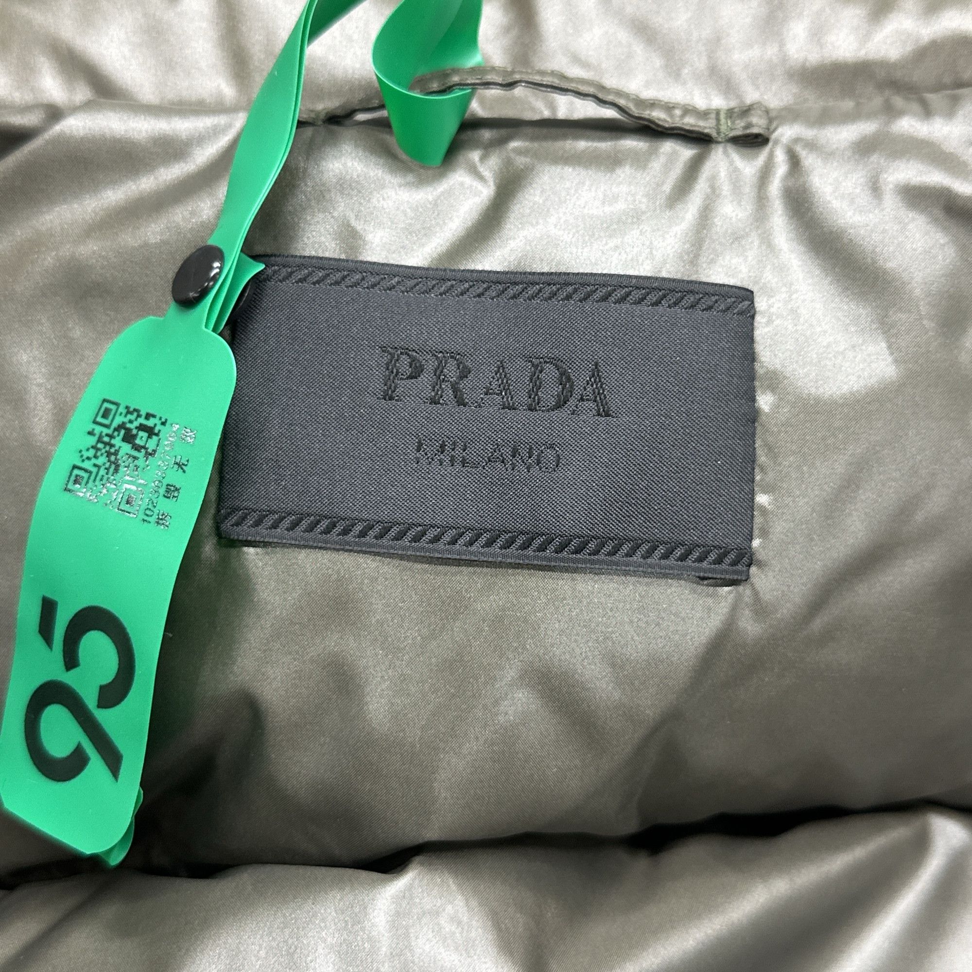 Prada Prada Re-Nylon Puffer Jacket Size M Size US M / EU 48-50 / 2 - 3 Thumbnail