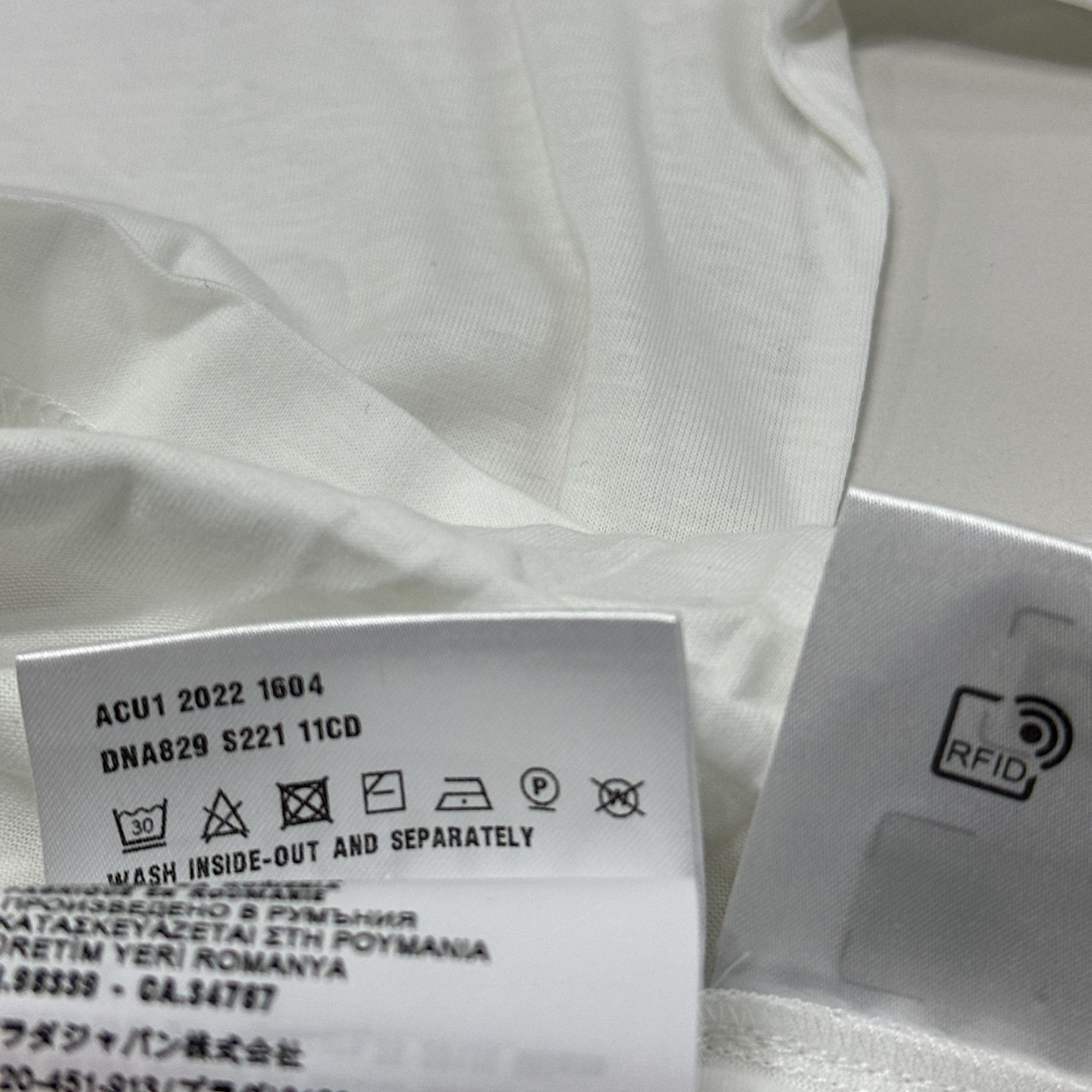 Prada Prada Logo Patch T-Shirt Size M Size US M / EU 48-50 / 2 - 4 Thumbnail