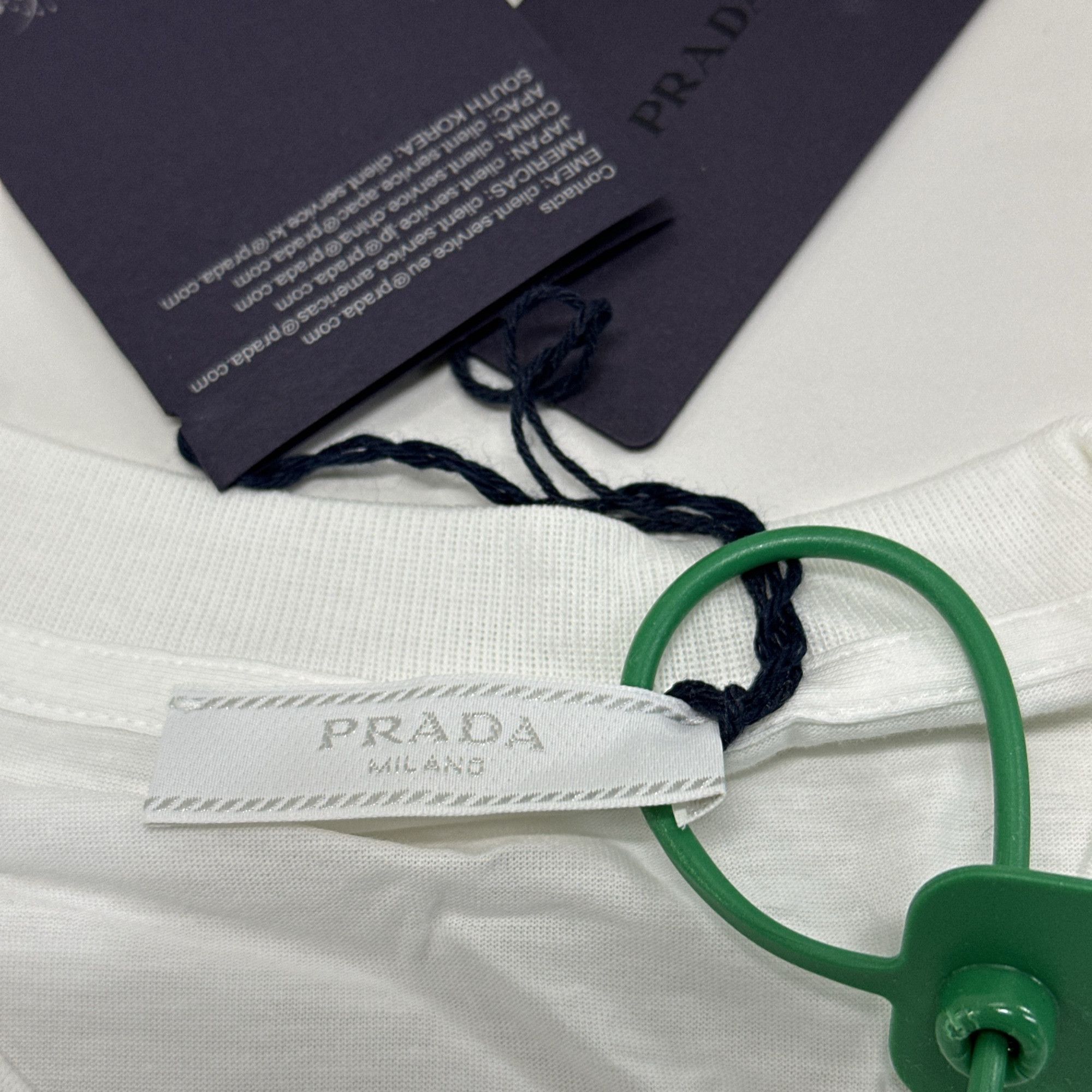 Prada Prada Logo Patch T-Shirt Size M Size US M / EU 48-50 / 2 - 5 Thumbnail
