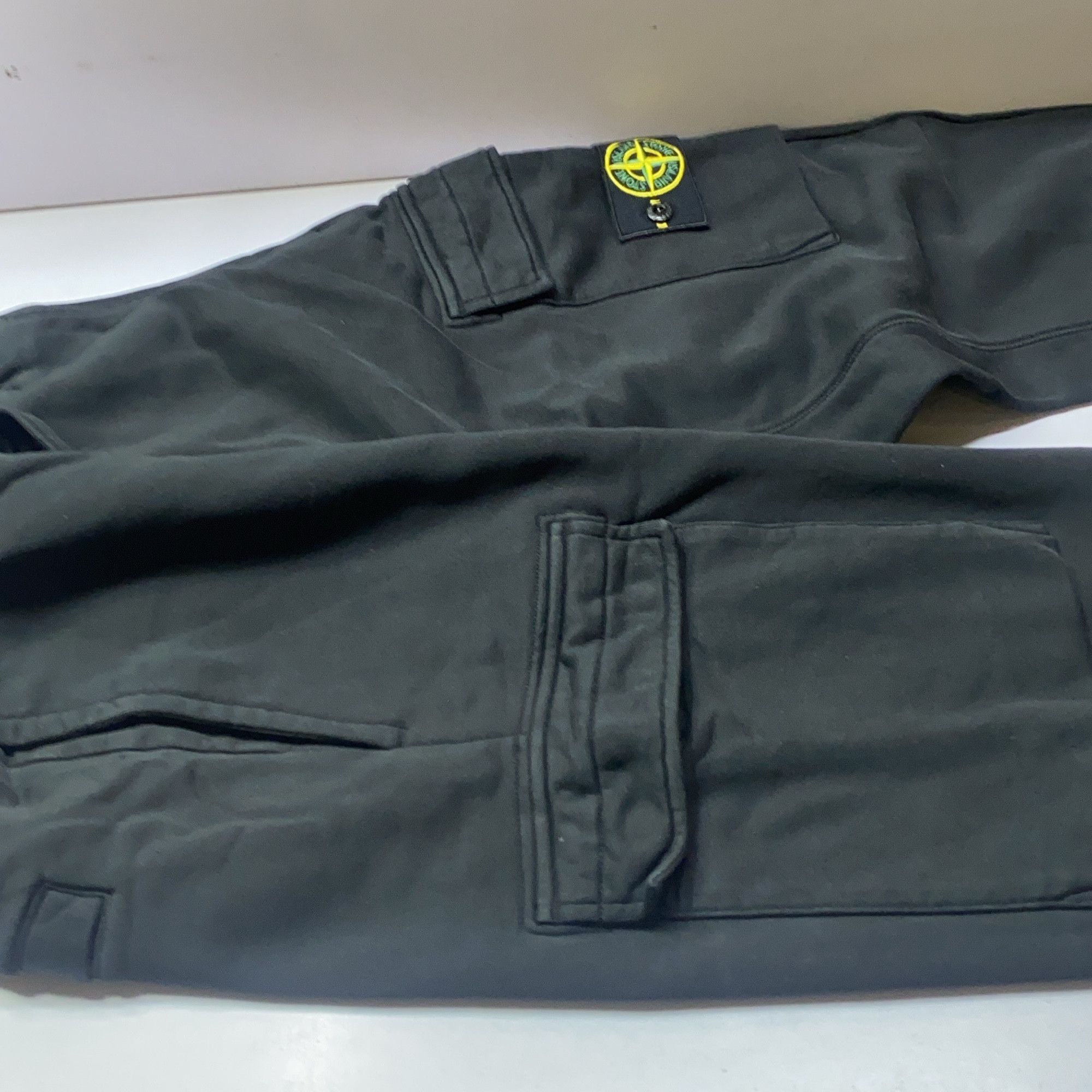 Stone Island Stone Island Logo Cargo Sweatpants Size S Size US 30 / EU 46 - 12 Thumbnail