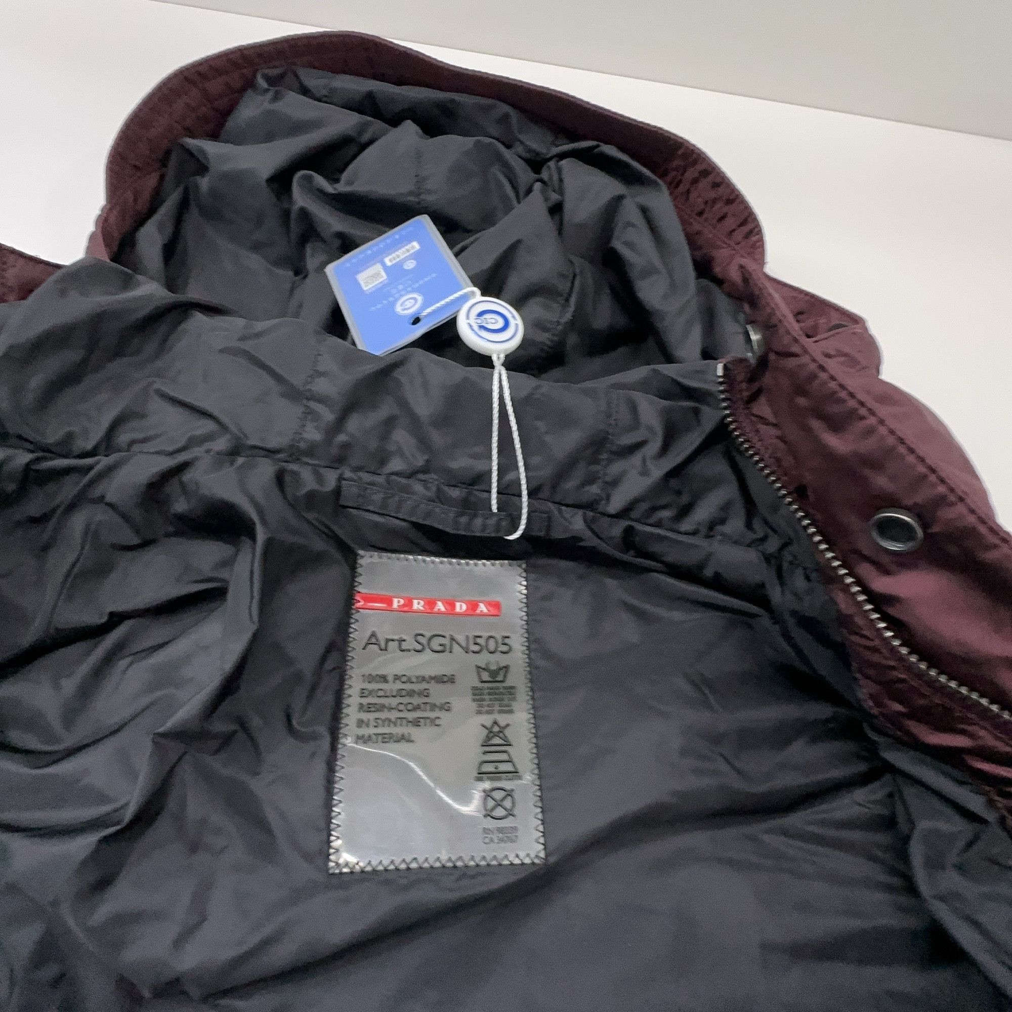 Prada Prada Logo Patch Hooded Jacket Size 48 Size US M / EU 48-50 / 2 - 3 Thumbnail
