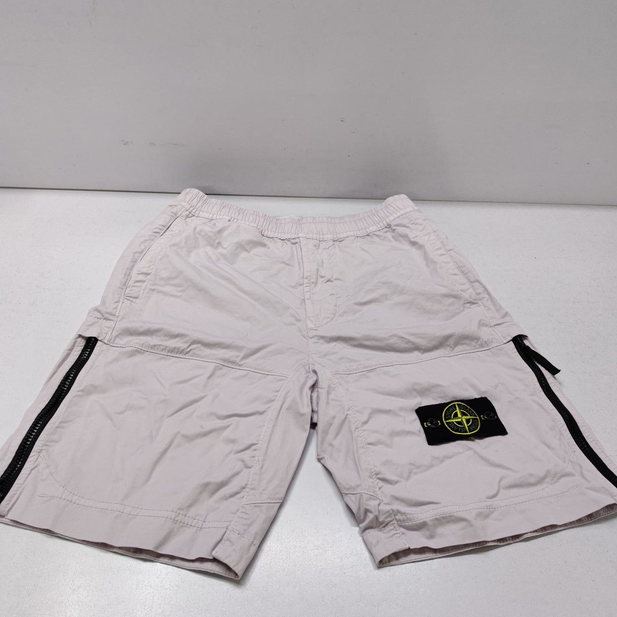 Stone Island Stone Island Pink Logo Badge Shorts Size 31 Size US 31 - 8 Thumbnail